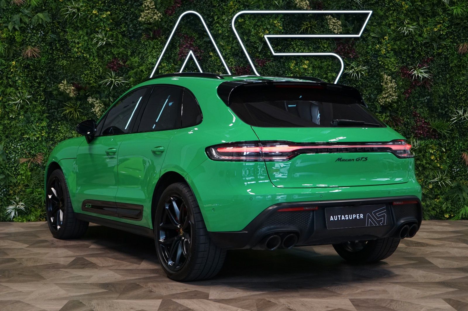 Porsche GTS - Samsaru's Car Outlet