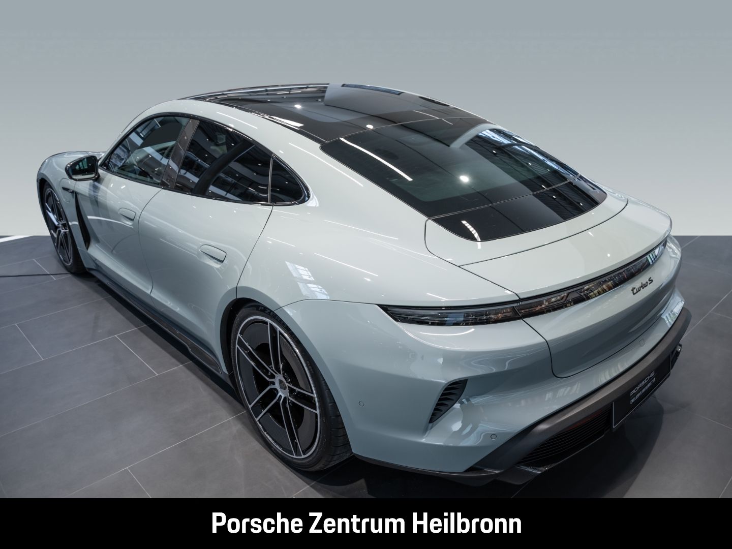 Porsche Taycan Turbo S Burmester Surround-View Head-Up