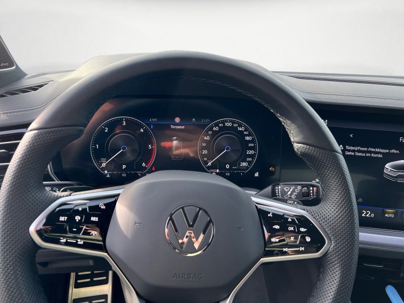 Volkswagen Touareg 3.0 TDI R-LINE - Samsaru's Car Outlet