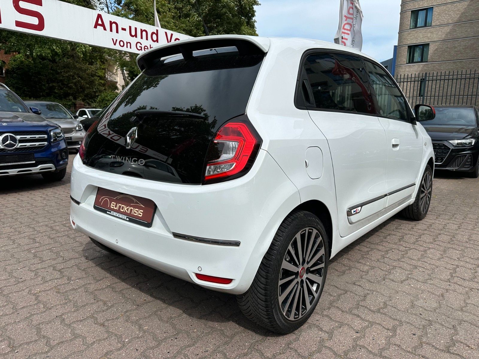 Renault Twingo TCe90 - Samsaru's Car Outlet