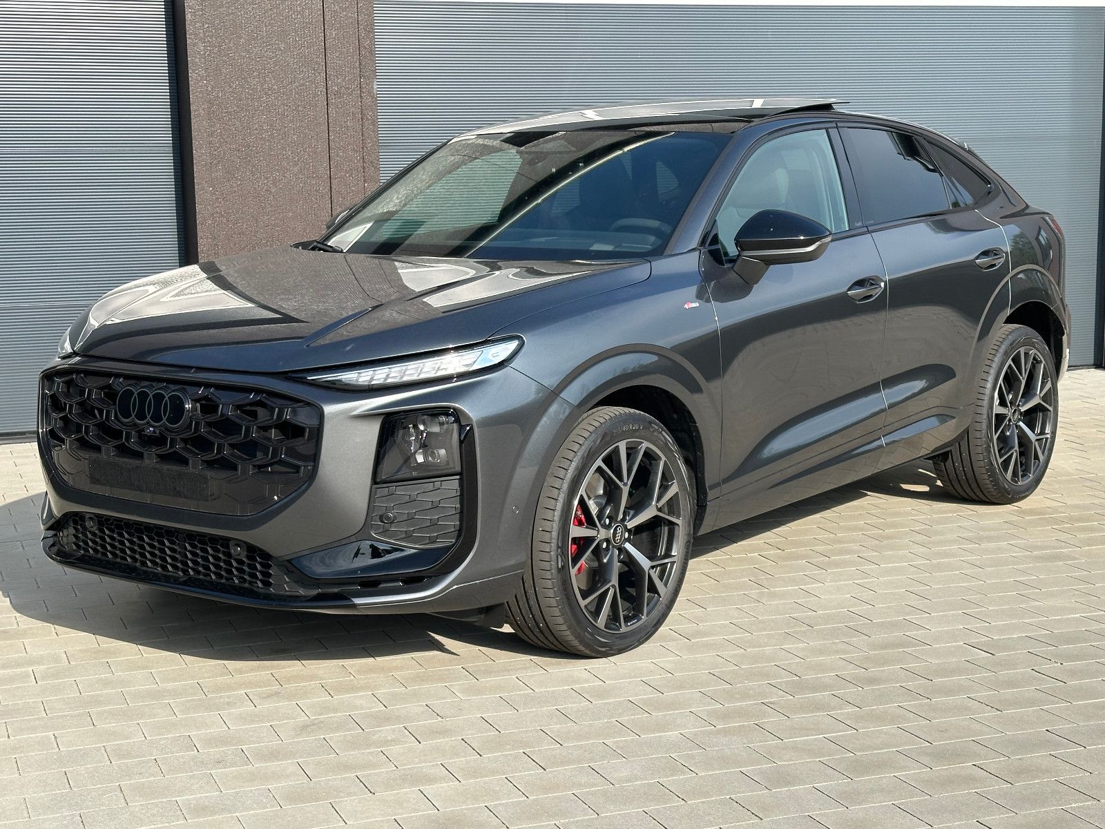 Audi Q3 Sportback TFSI quattro S line PANO LEDER AHK