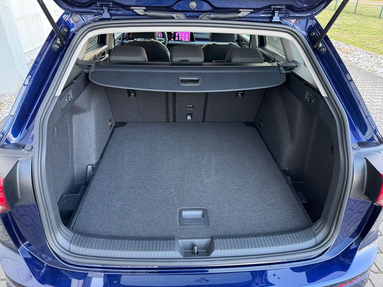Volkswagen Golf VIII Variant 1.5 eTSI Style - Samsaru's Car Outlet