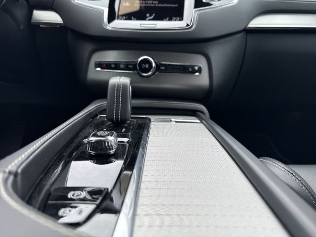 Volvo XC90 R Design B5 - Samsaru's Car Outlet
