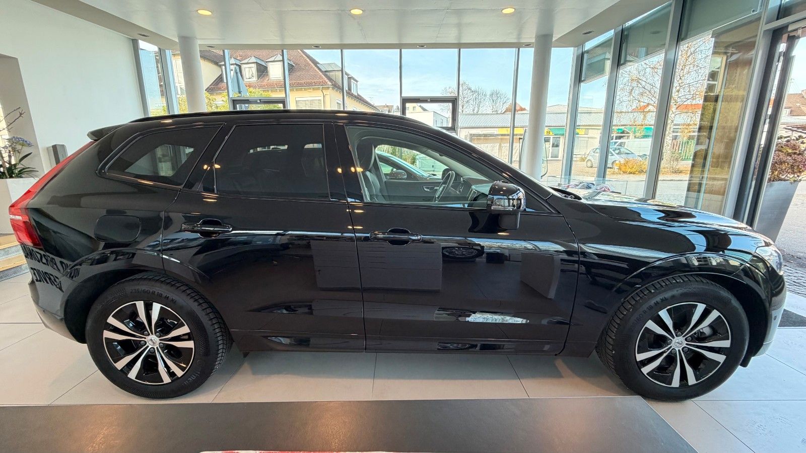 Volvo XC60 B5 Benzin Ultra Dark AWD/AHK/Luftfahrw./+++