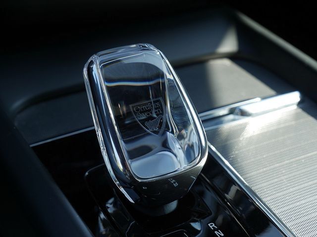 Volvo XC60 B4 Plus Dark SHZ H/K HGSD NAVI FACEL. LED