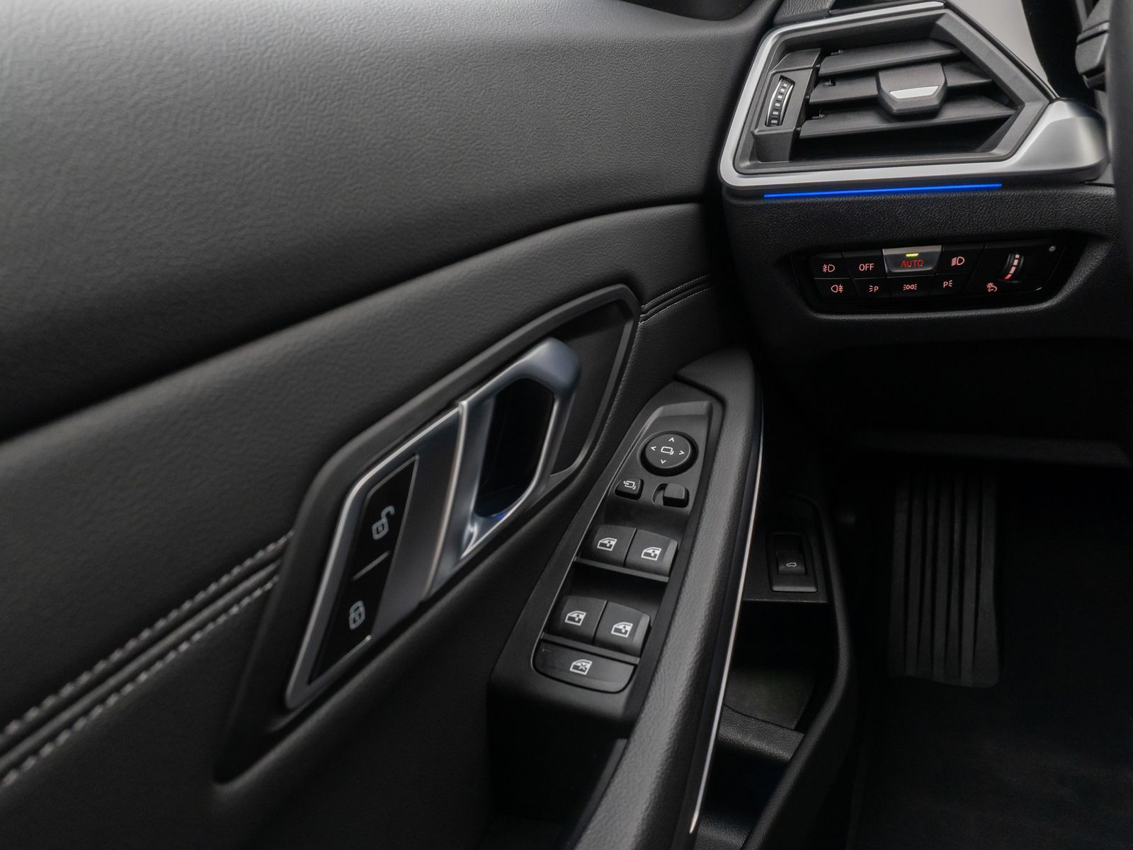 BMW 330i xD SportLine - Samsaru's Car Outlet