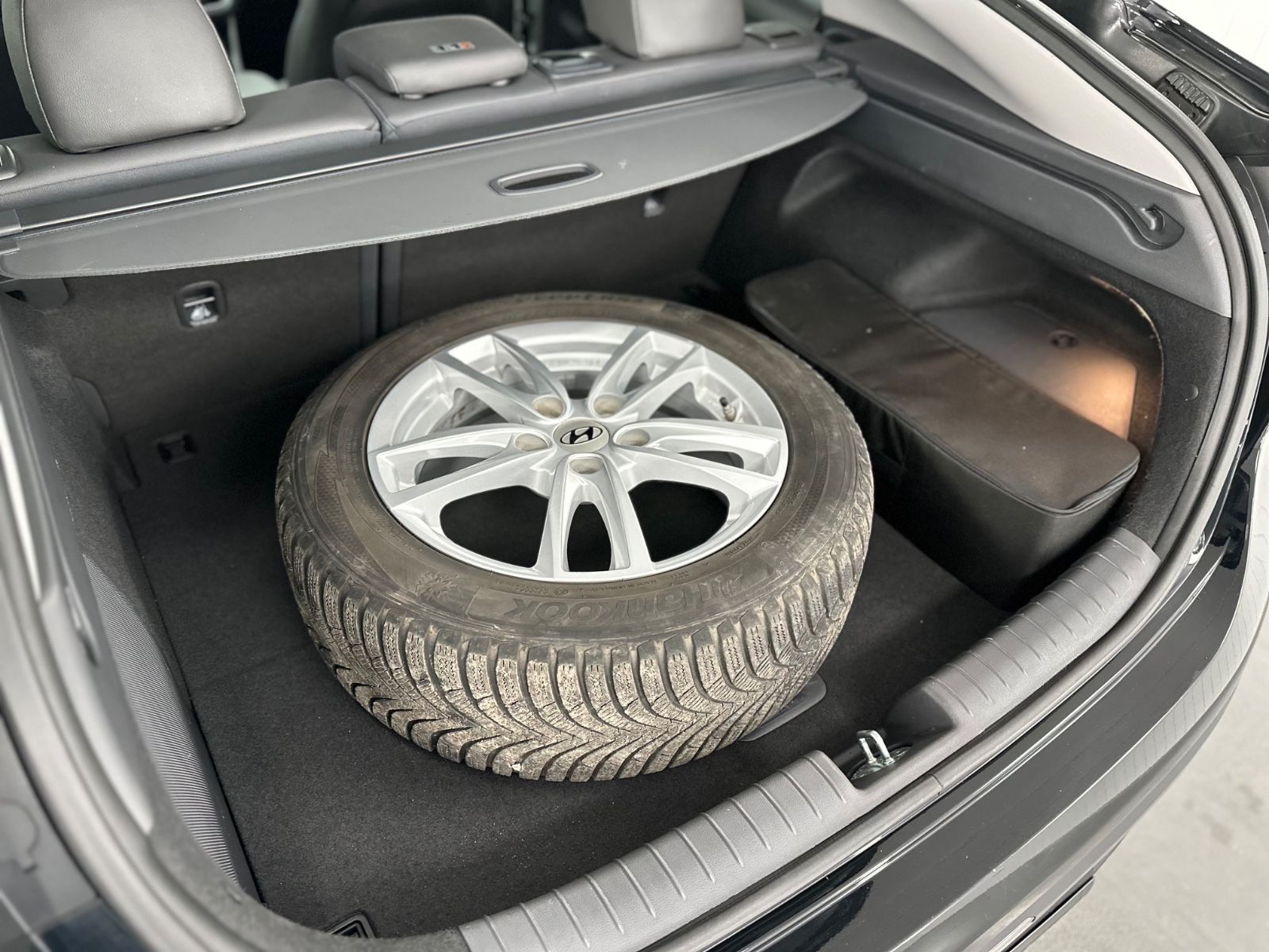 Hyundai IONIQ Prime Plug-In Hybrid - Samsaru's Car Outlet