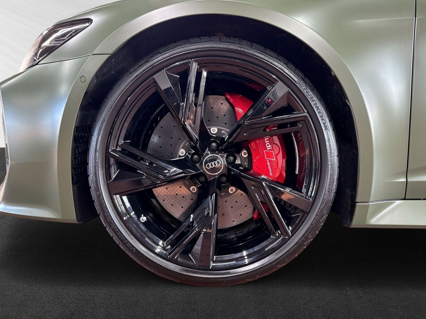 Audi RS6 Avant qu tiptro 360°+HuD+Keramik+Pano+Sthz