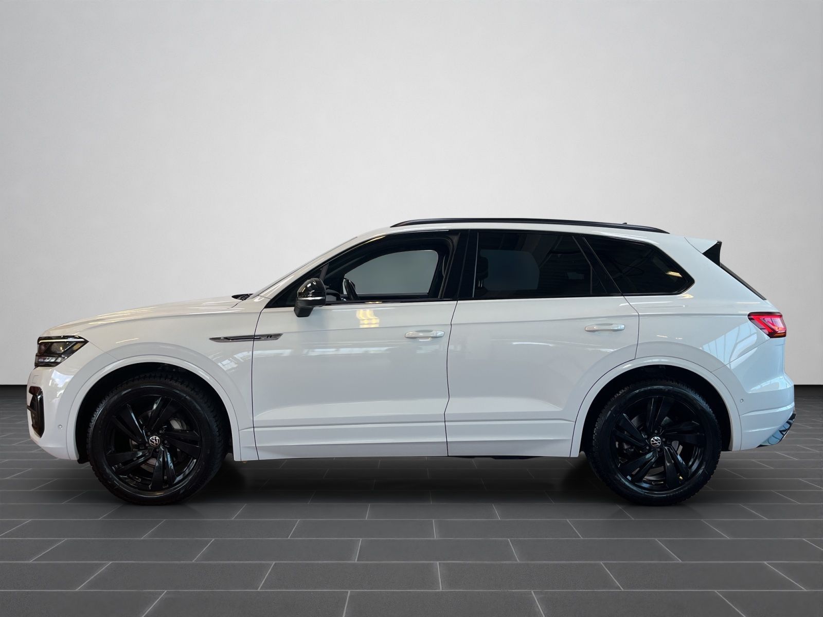 Volkswagen Touareg R-Line 3.0 TDI - Samsaru's Car Outlet