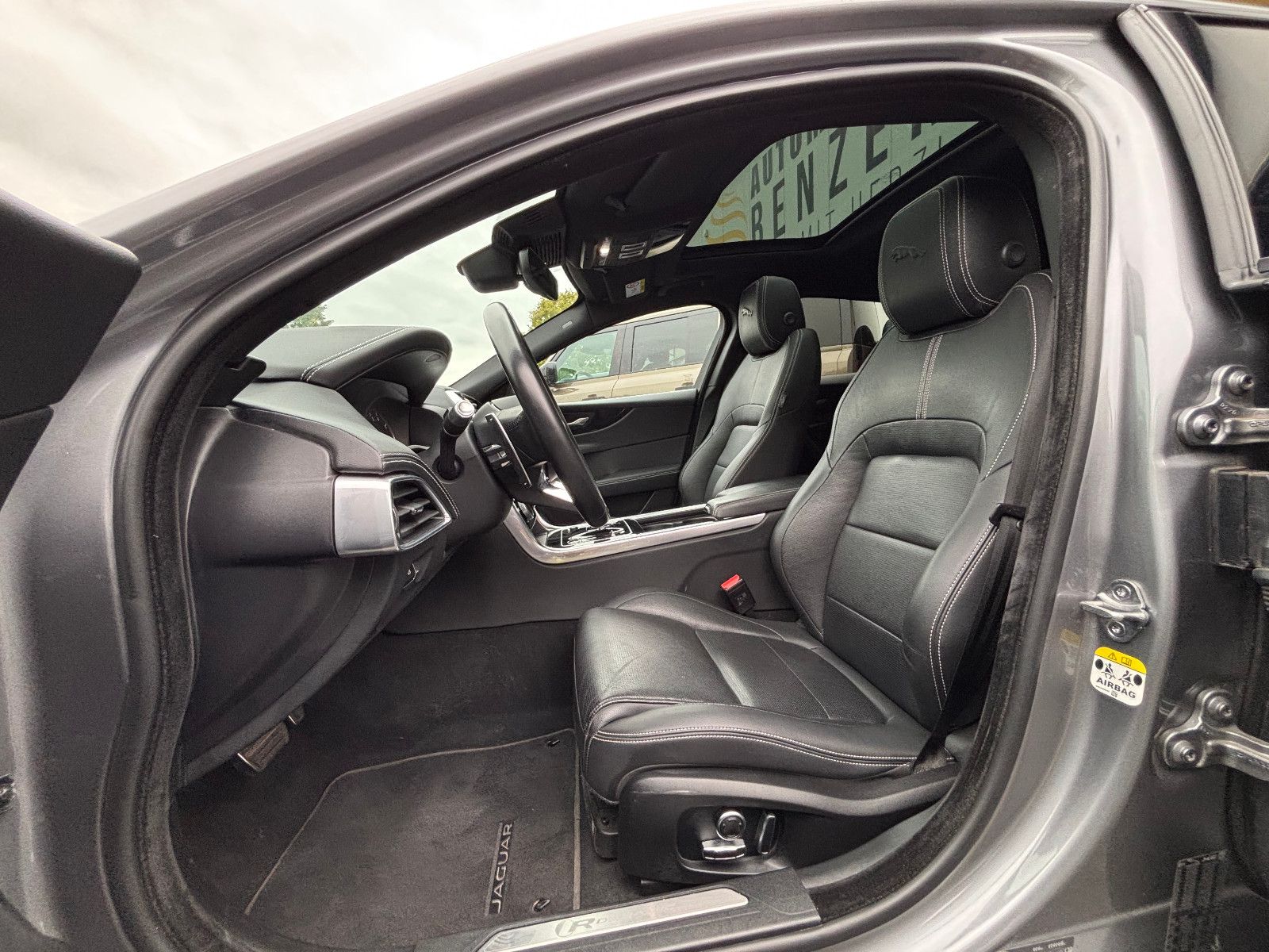 Jaguar XE R-Dynamic Black/360''KAM/PANO/EXCLUSIV/MERIDI