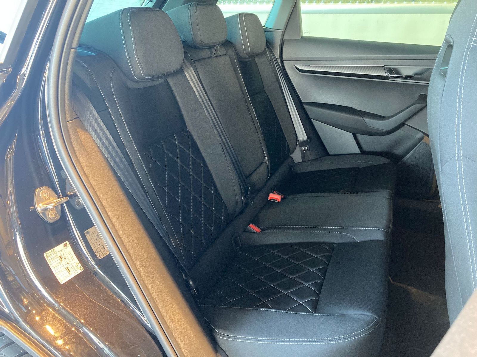 Skoda Karoq Sportline 4x4 TDI DSG AHK PANO 5JG Kam360