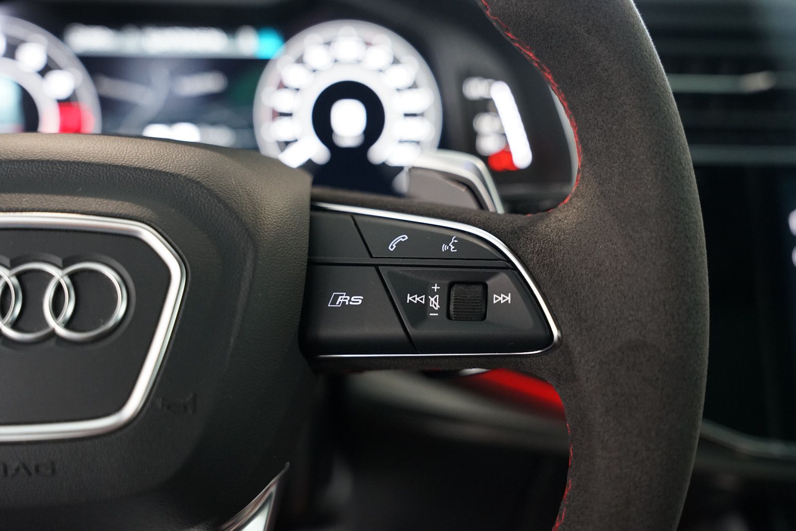 Audi RSQ8 | HuD | Keramik | Pano | 305 km/h | 23"
