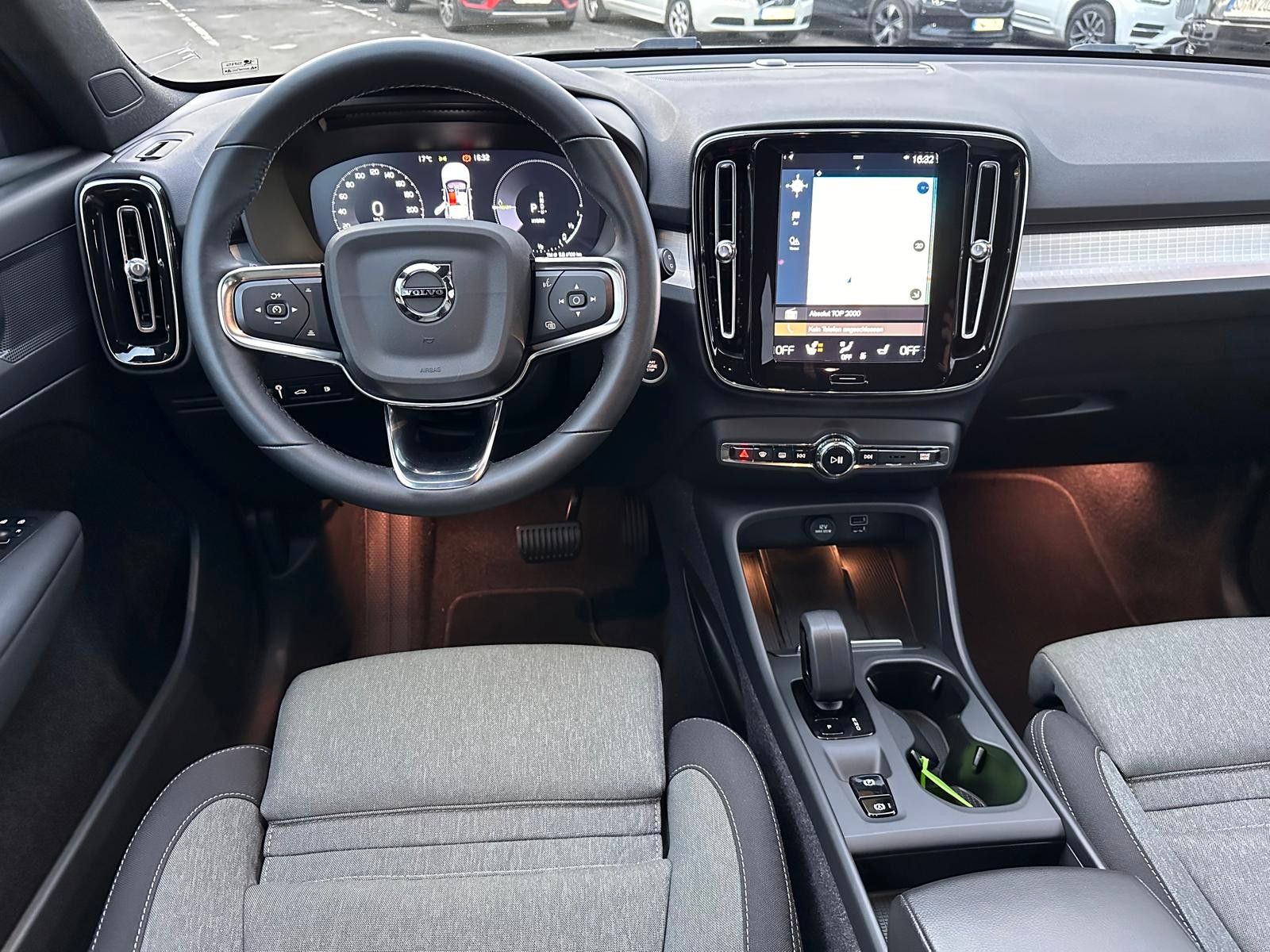 Volvo XC40 T4 Plug in MJ23, AHK,BLIS,ACC,Kamera,19''