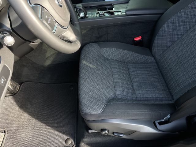 Volvo XC60 B4 Core - Samsaru's Car Outlet