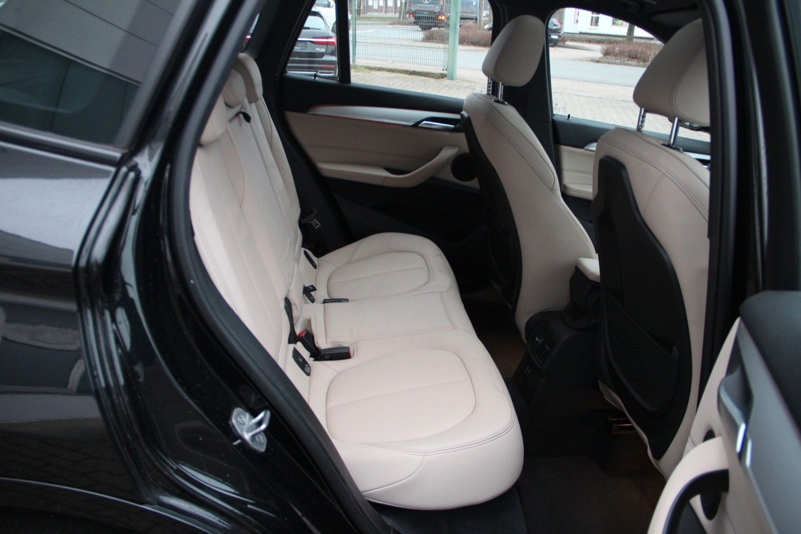 BMW X1 xDrive 20 d M Sport Shadow - Samsaru's Car Outlet