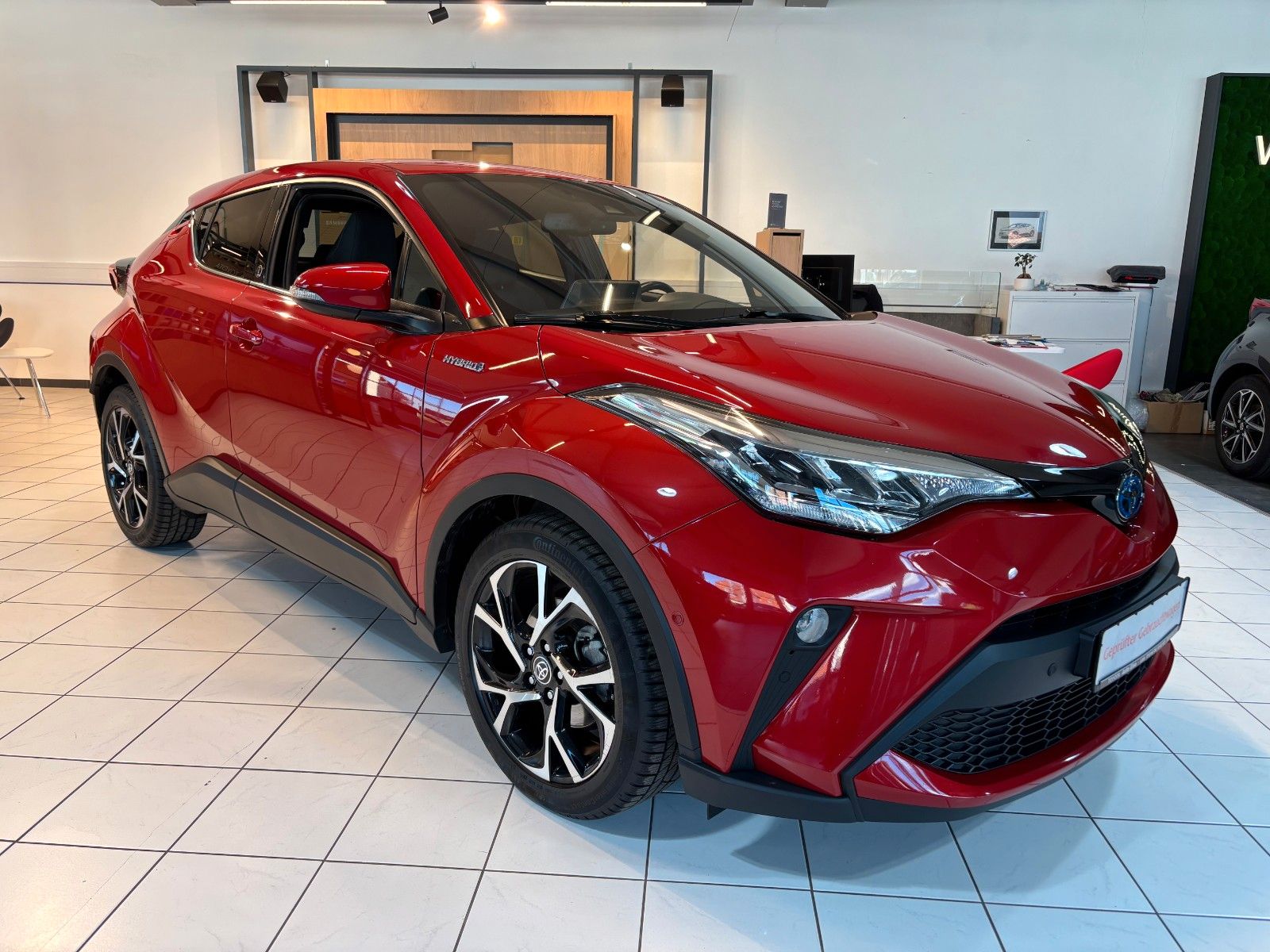 Toyota C-HR Hybrid Team D - Samsaru's Car Outlet