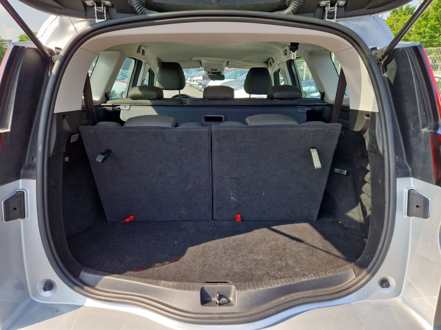 Renault Grand Scenic IV Limited 1.7 BLUE dCi 120 - Samsaru's Car Outlet