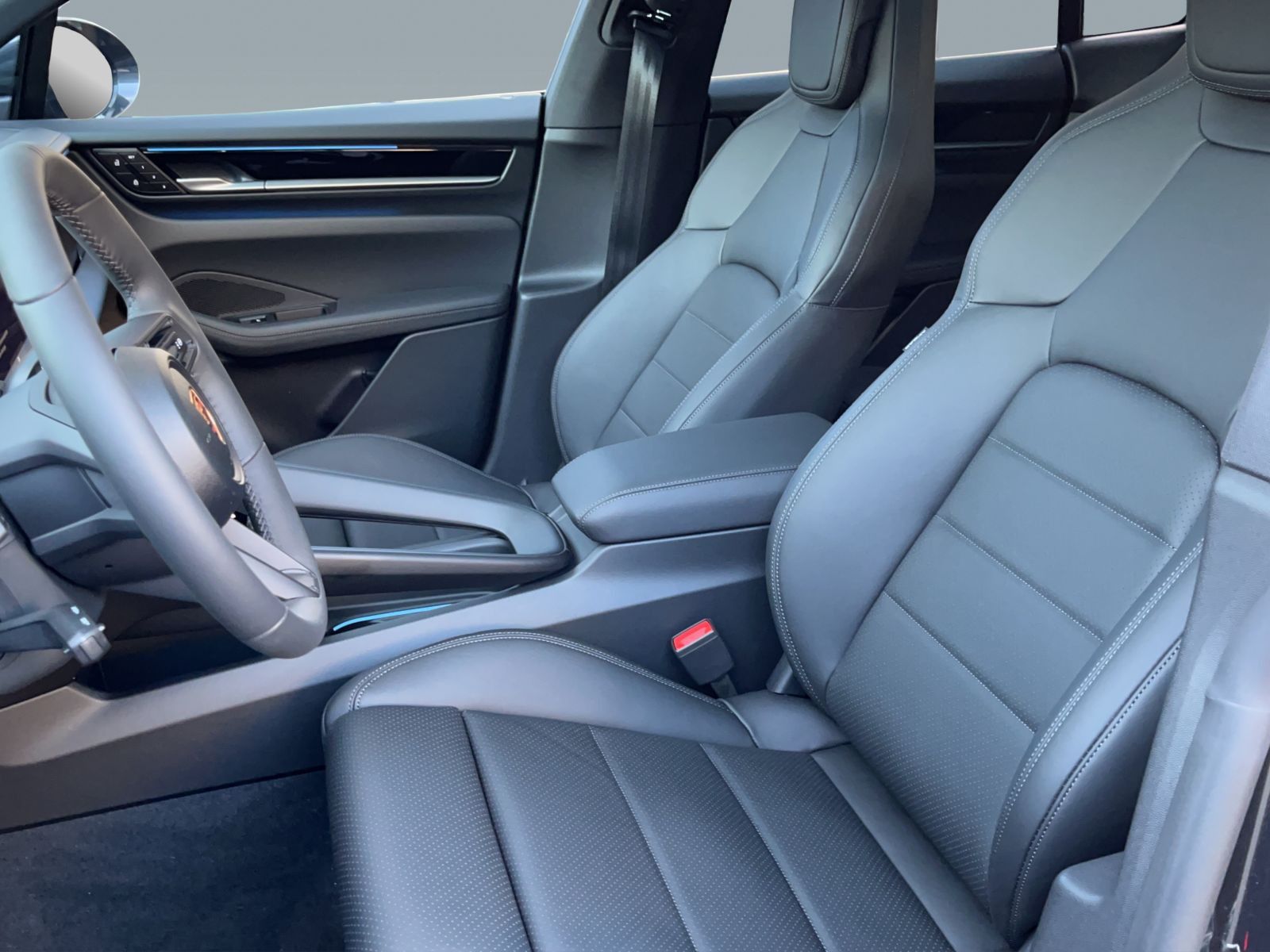 Porsche Macan 4 - Samsaru's Car Outlet