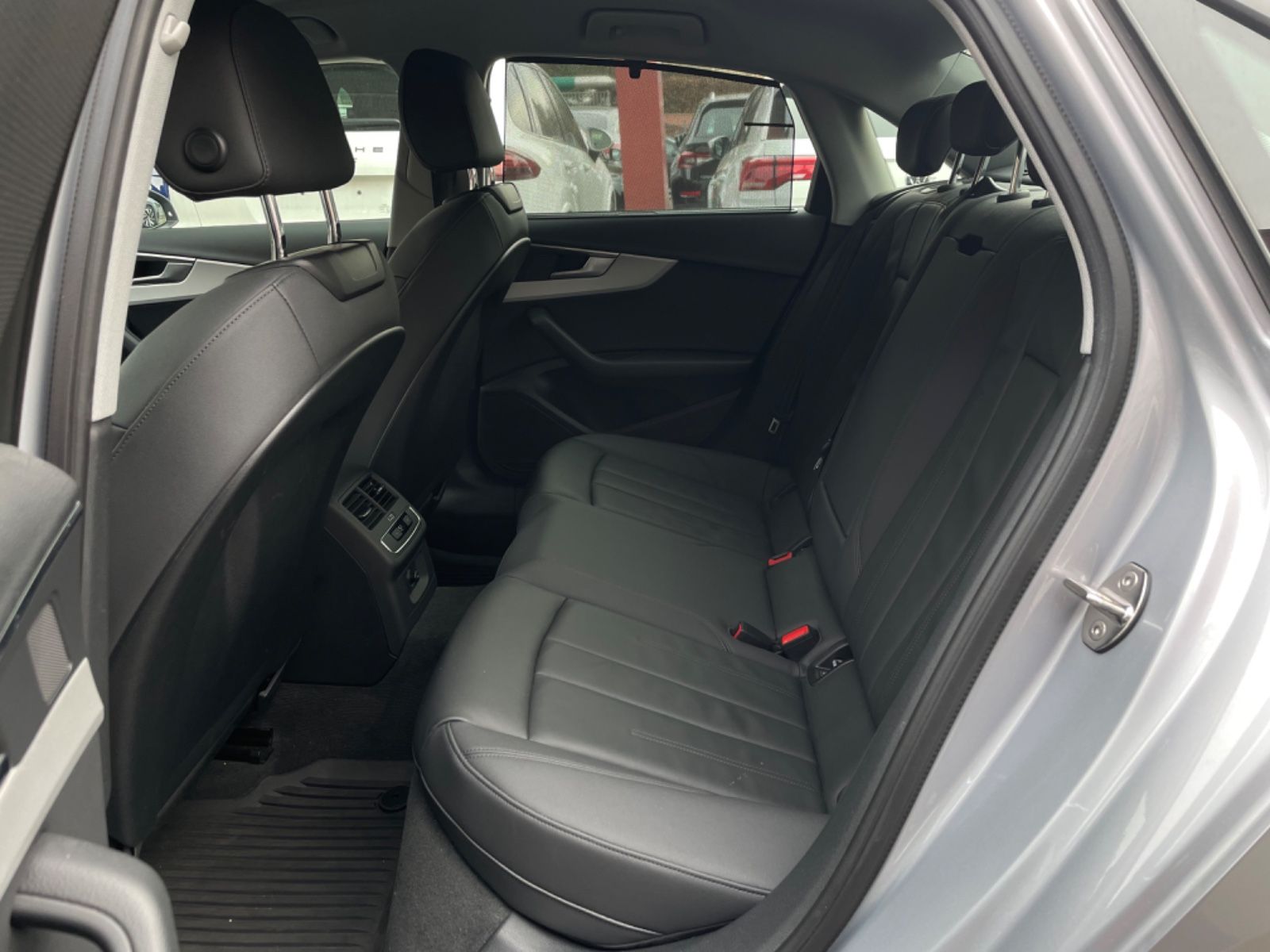 Audi A4 Lim. 40 TDI quattro advanced