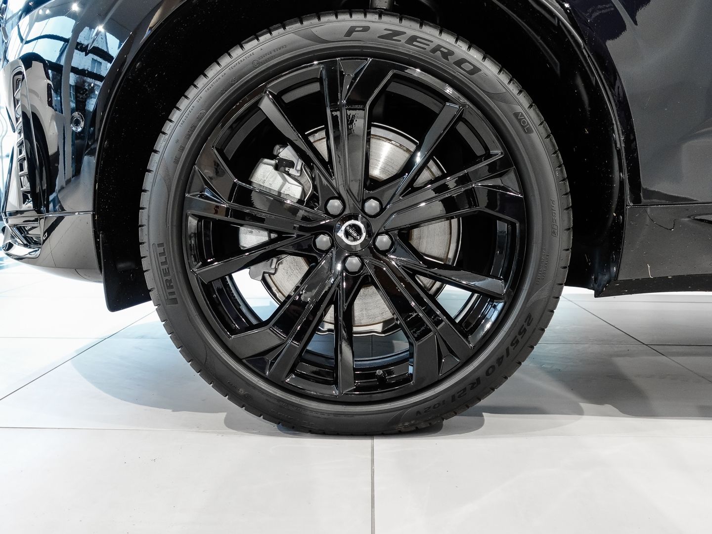 Volvo XC60 T6 AWD Plus Black - Samsaru's Car Outlet