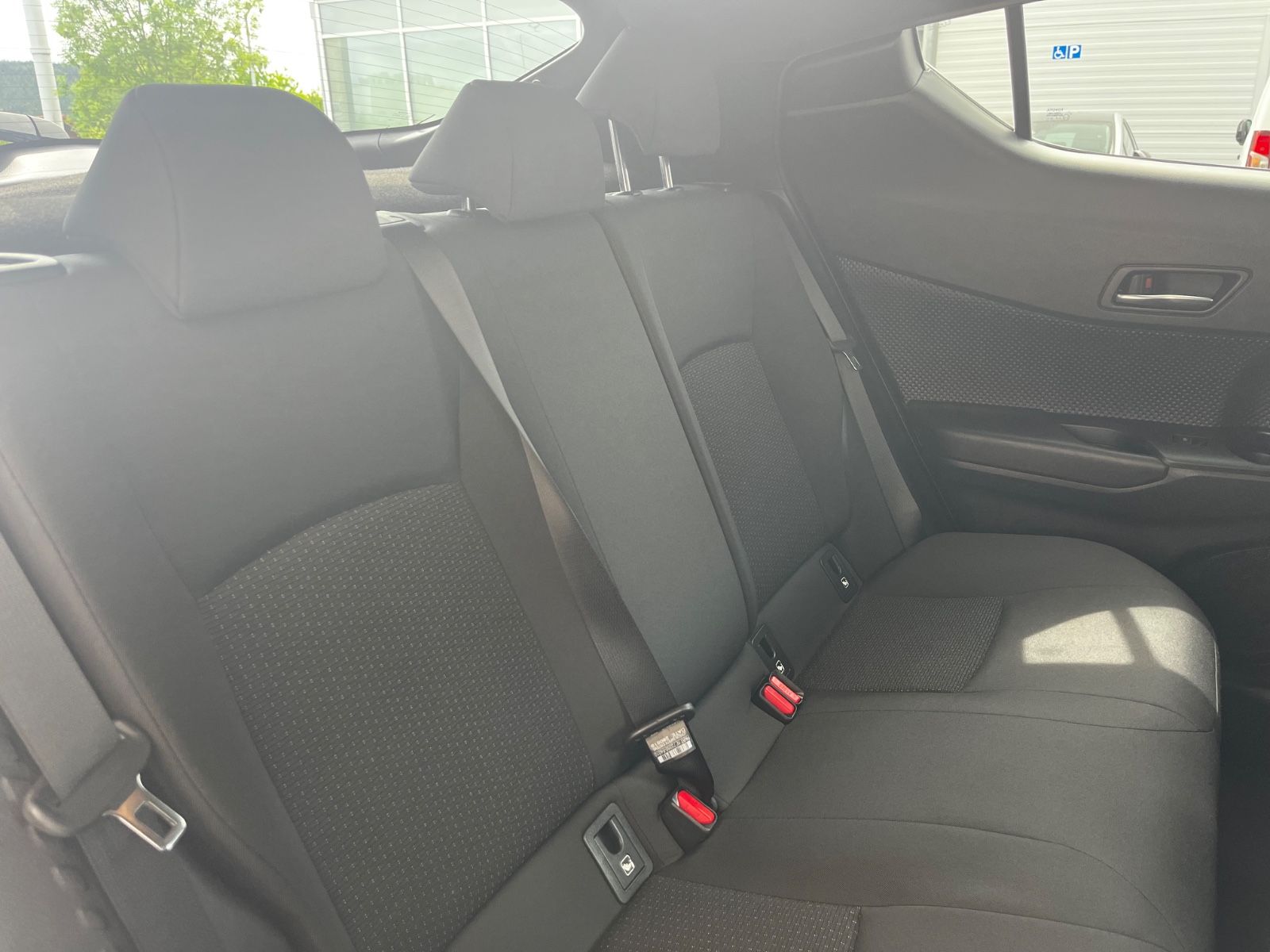 Toyota C-HR Hybrid Style - Samsaru's Car Outlet