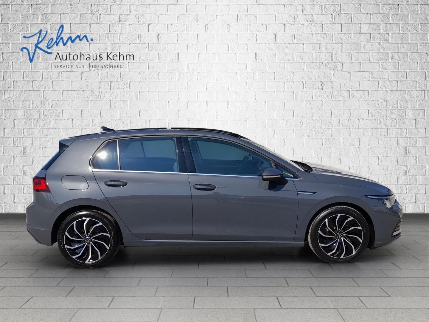 Volkswagen Golf Style VIII 1.5 TSI - Samsaru's Car Outlet