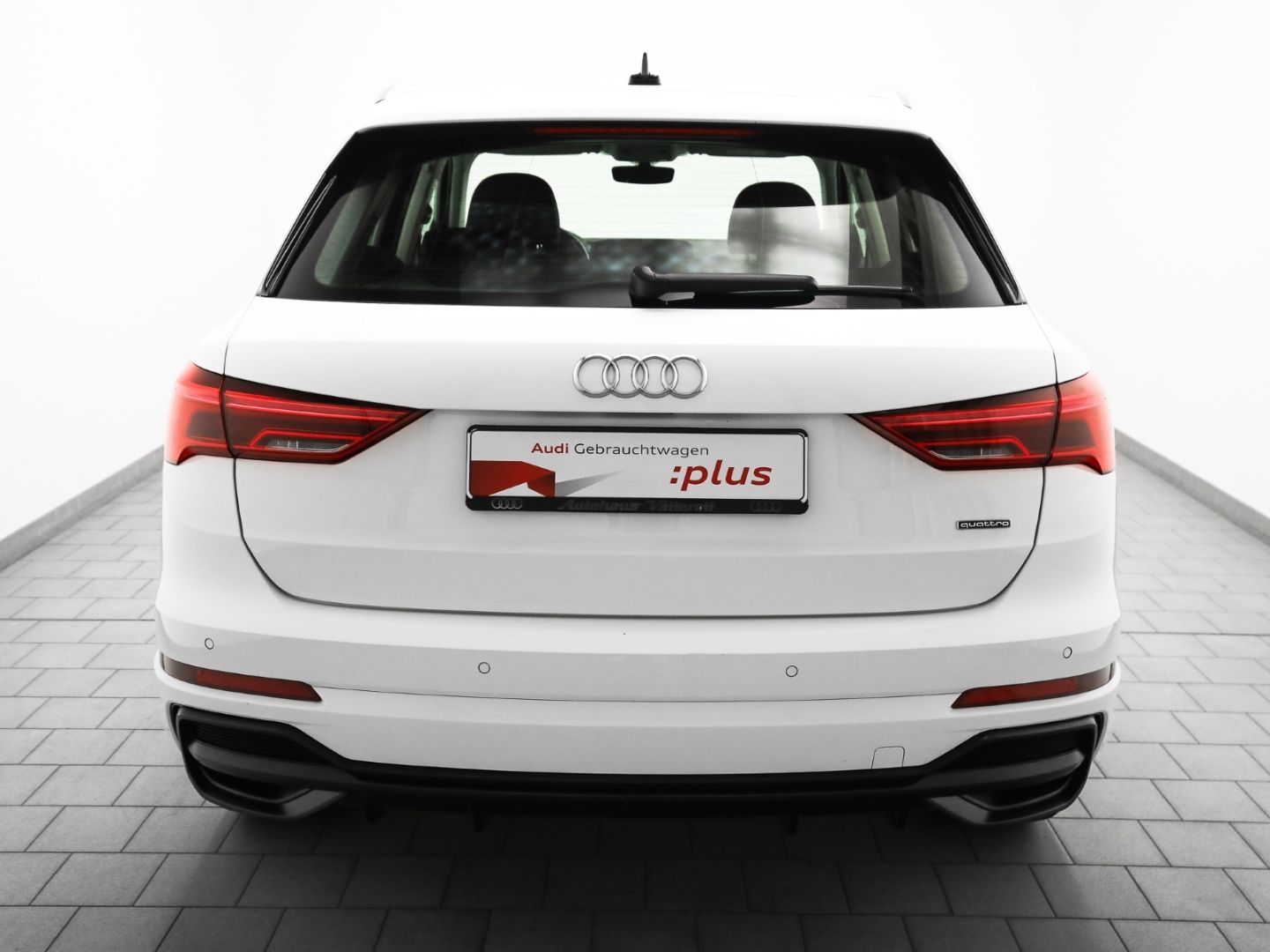 Audi Q3 40 TFSI quattro S line - Samsaru's Car Outlet