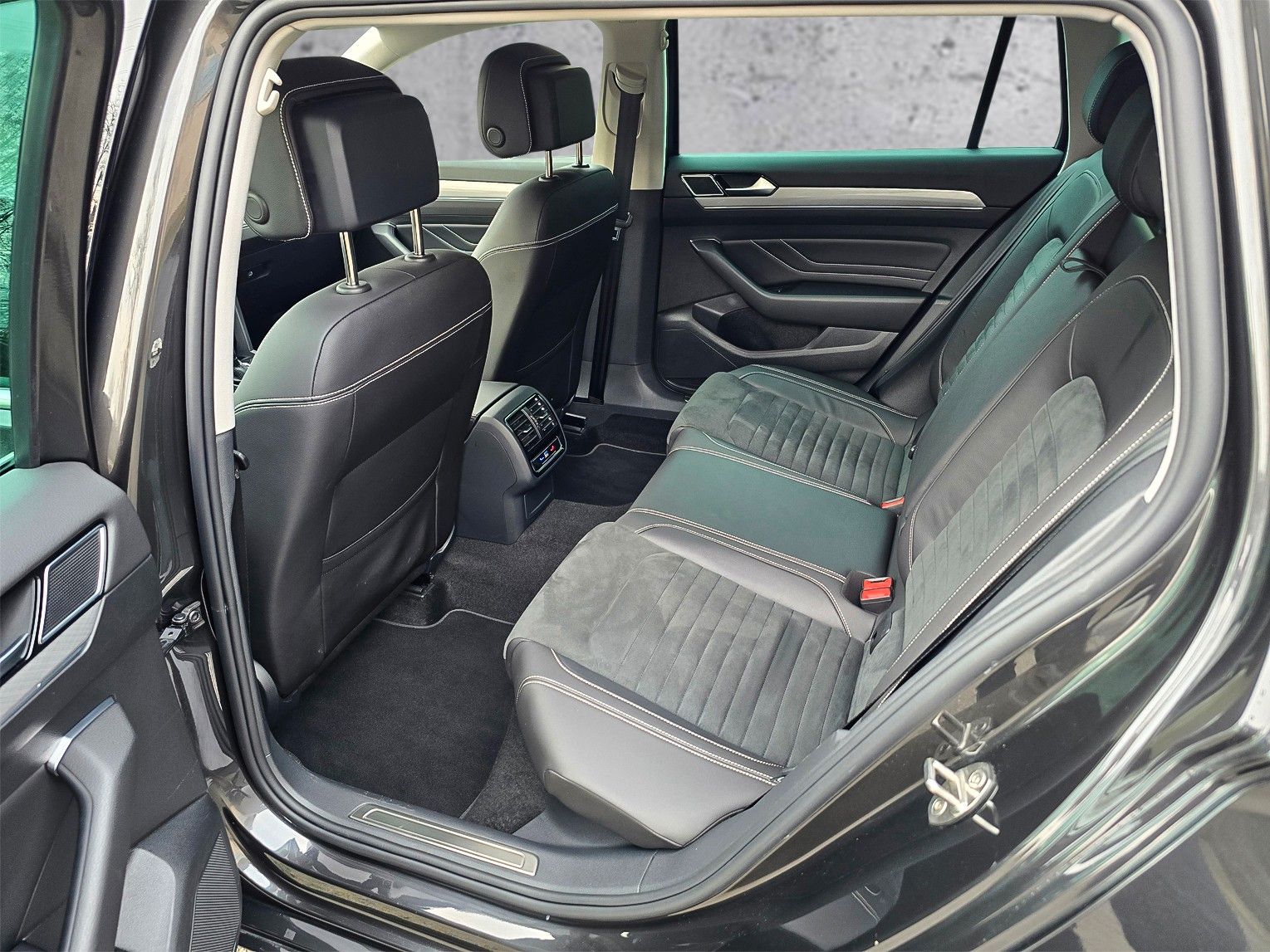 Volkswagen Highline 1.4 GTE DSG - Samsaru's Car Outlet