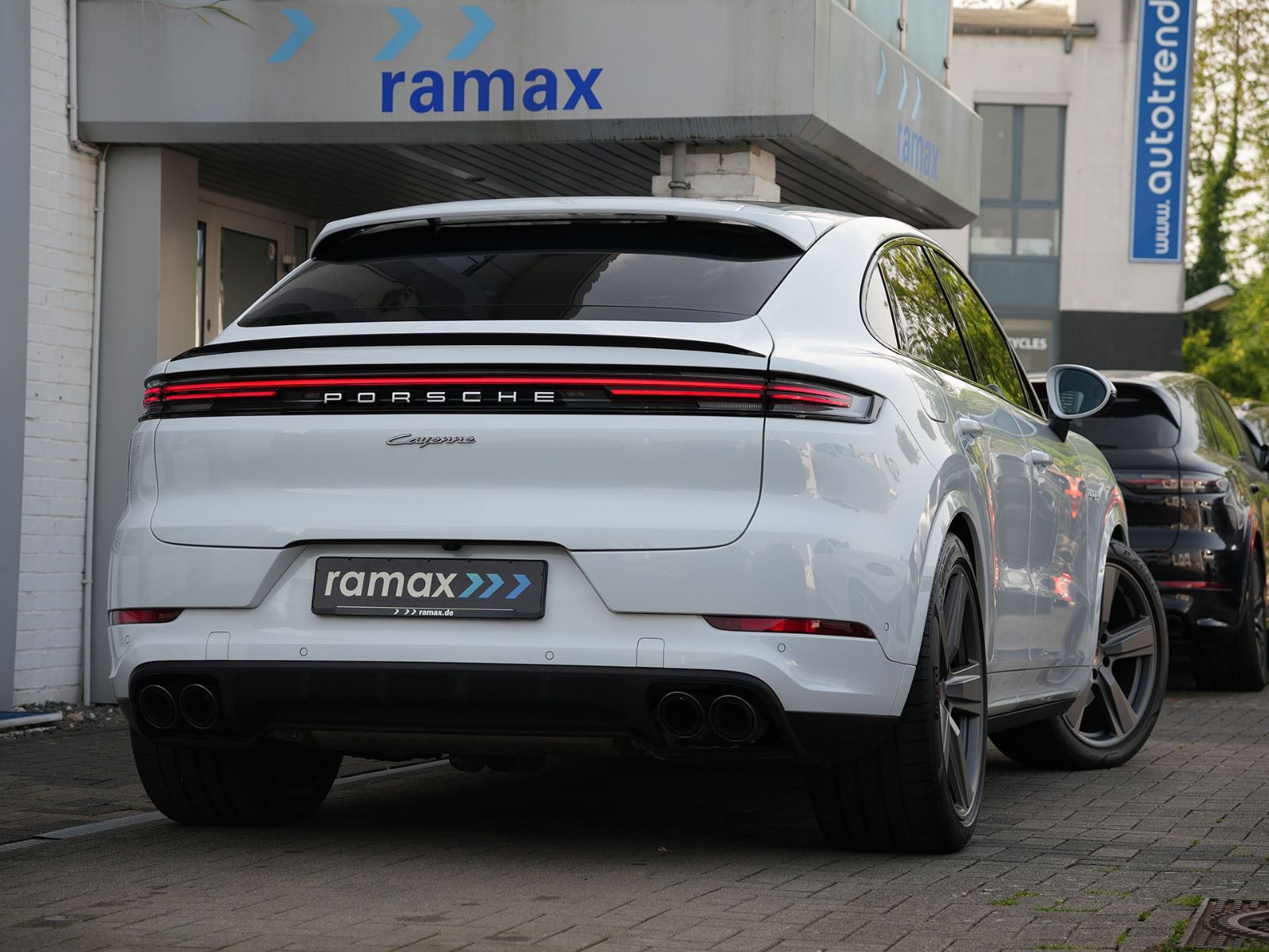 Porsche E-Hybrid Coupé SPORTDESIGN-ACC-LUFTF.-PANO-VOLL
