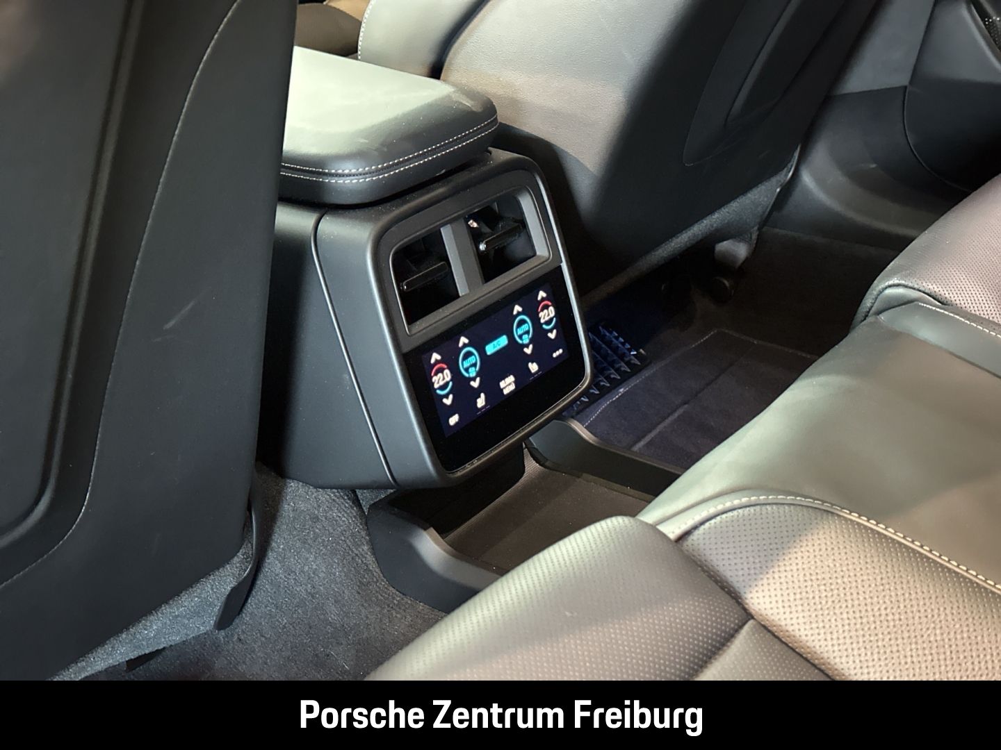 Porsche Taycan Turbo S Cross Turismo Burmester InnoDrive