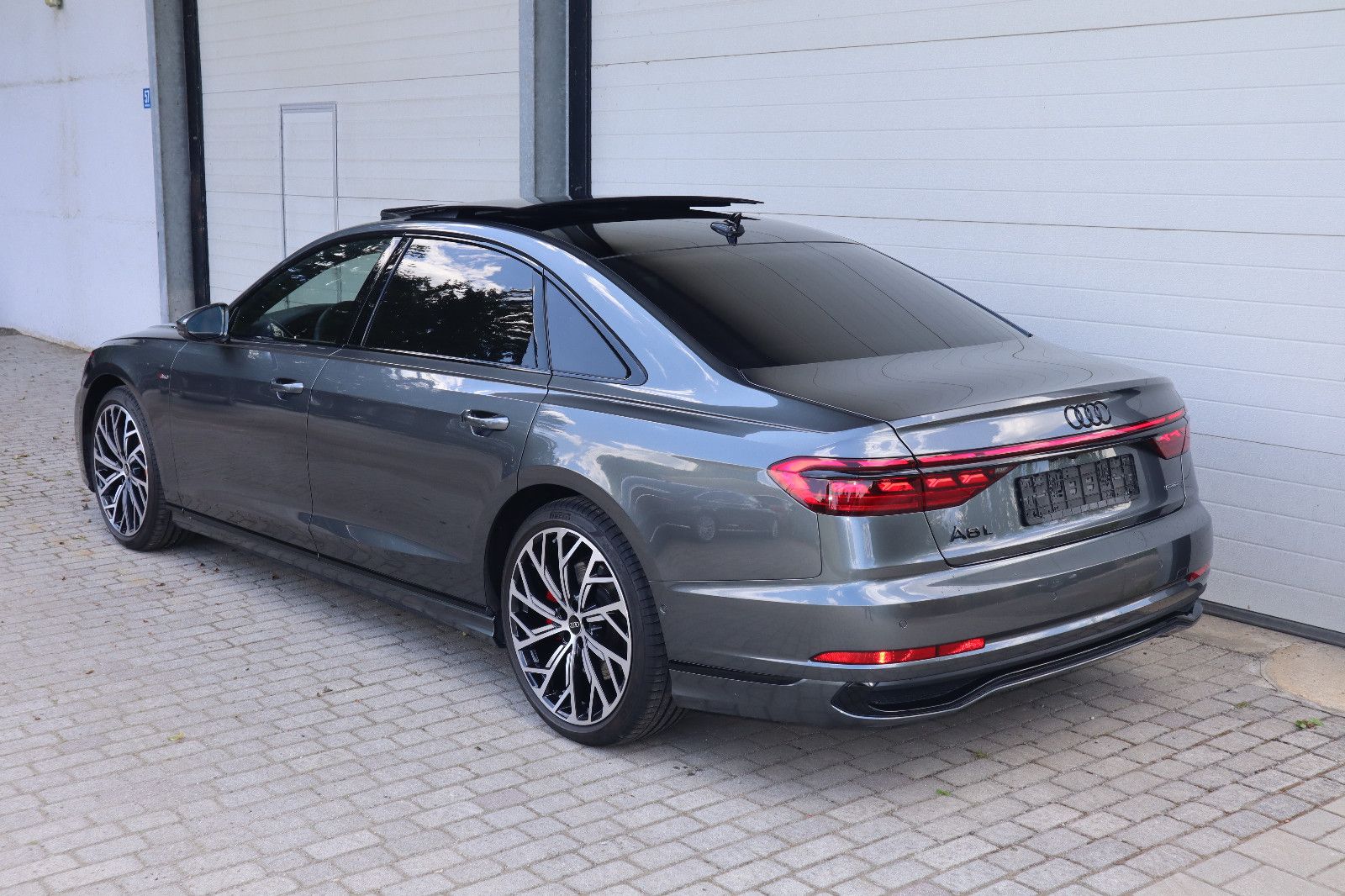 Audi A8L 60 TFSI V8 lang exclusive - Samsaru's Car Outlet