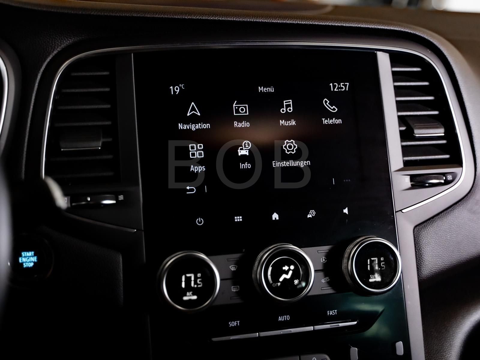 Renault Megane Grandtour ZEN E-TECH Plug-in - Samsaru's Car Outlet
