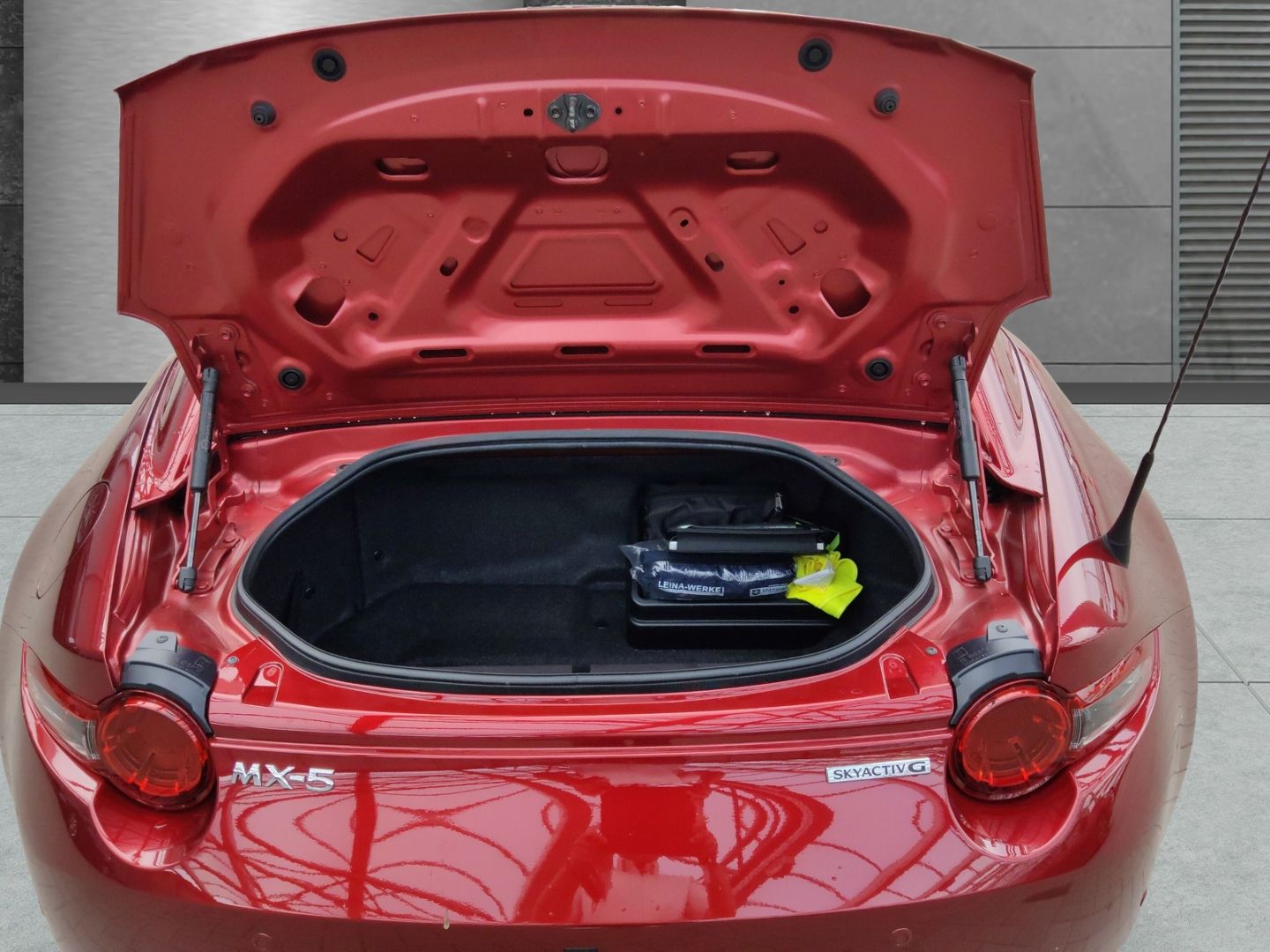 Mazda MX-5 Exclusive-Line RF 1.5 El. Verdeck Navi Lede