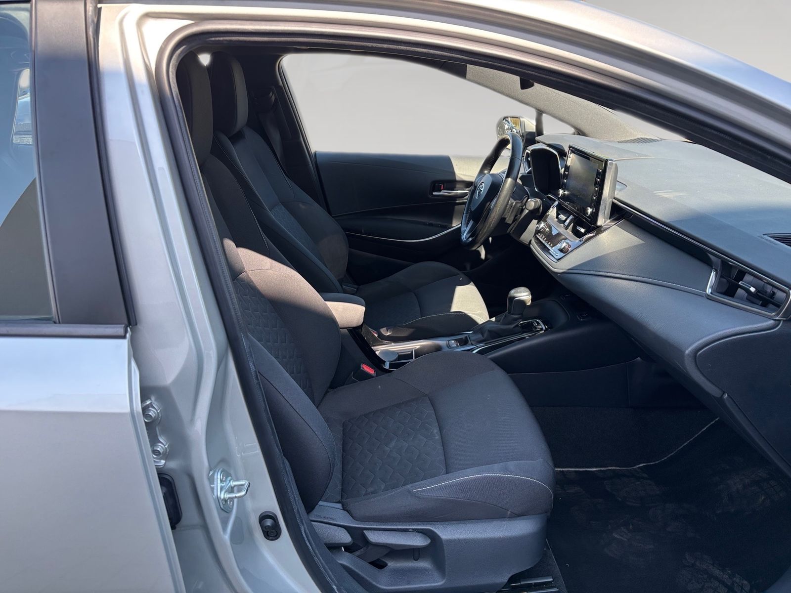 Toyota Corolla Touring Sports 2.0l Hybrid Business - Samsaru's Car Outlet