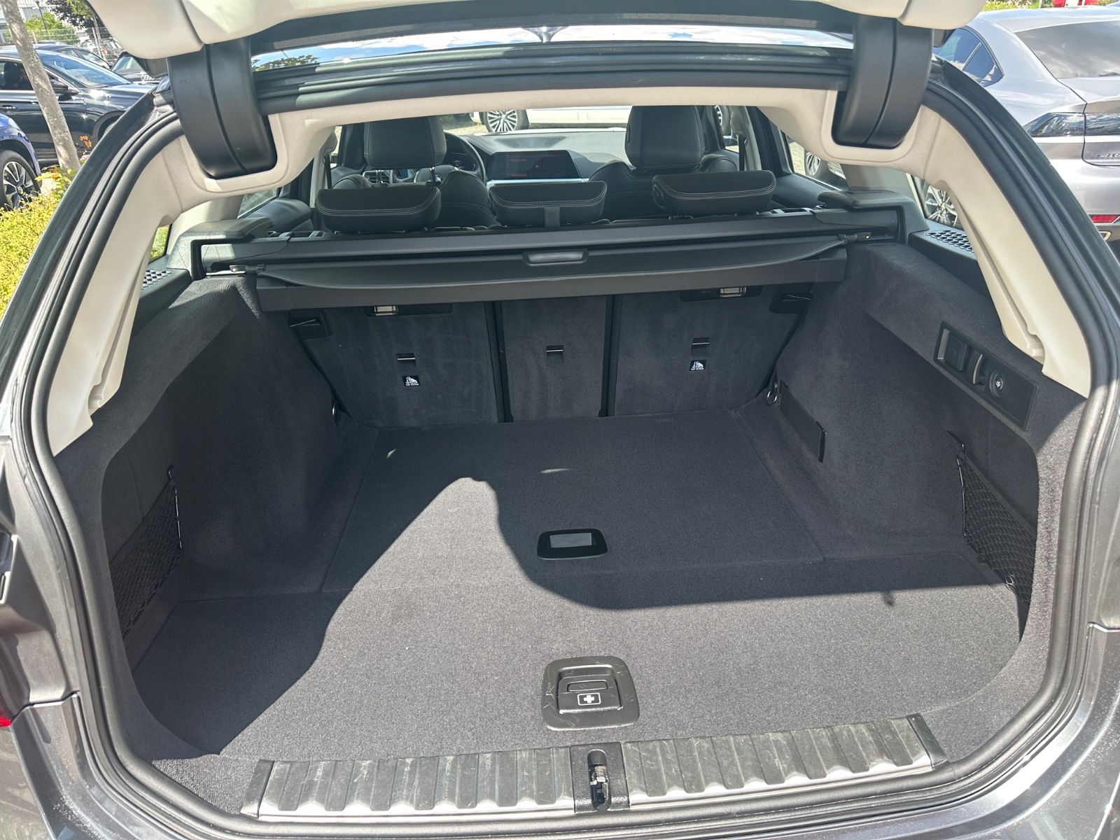 BMW 320 d Sport Line - Samsaru's Car Outlet