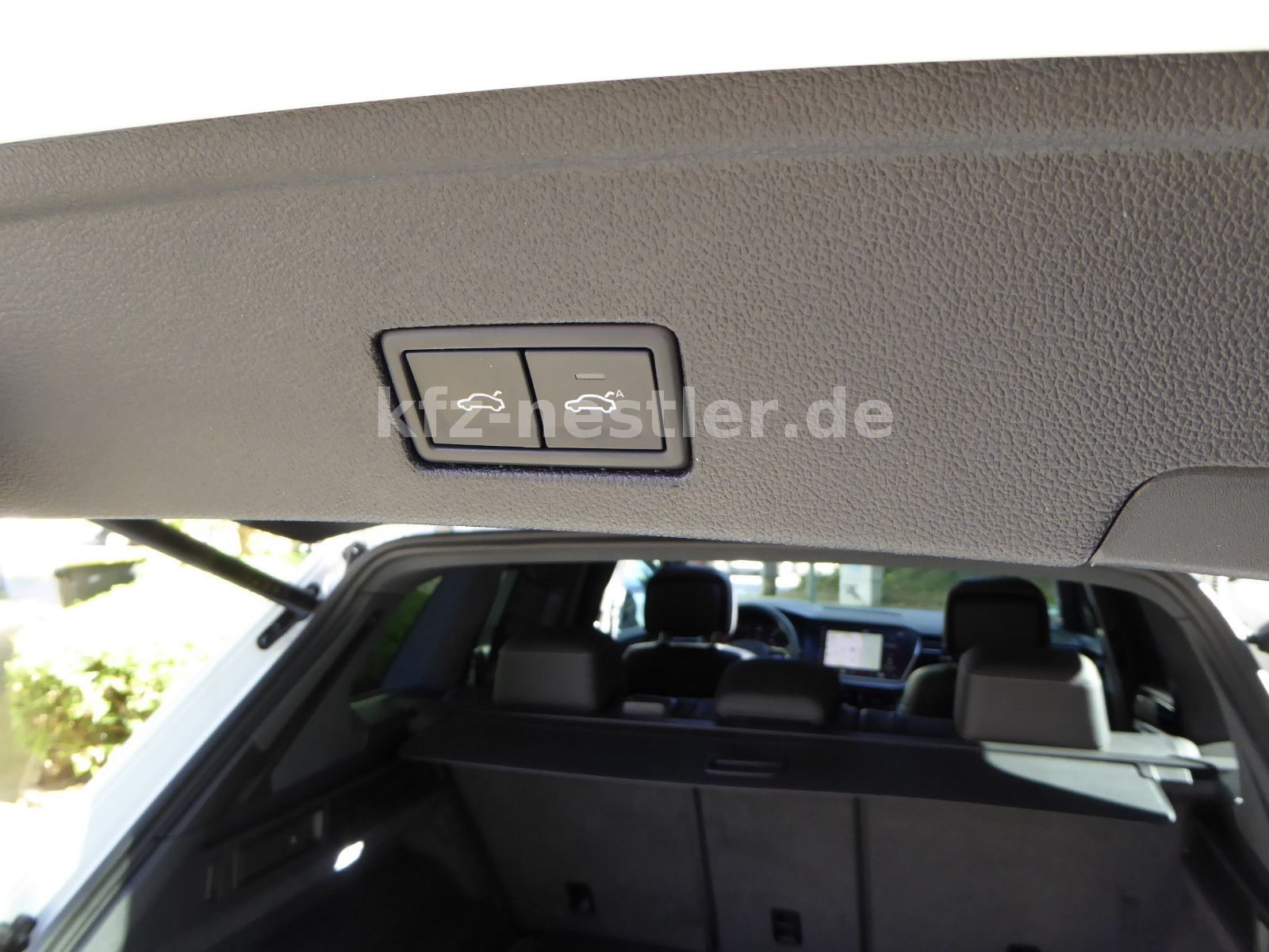 Volkswagen Touareg 3.0 TDI R-Line - Samsaru's Car Outlet