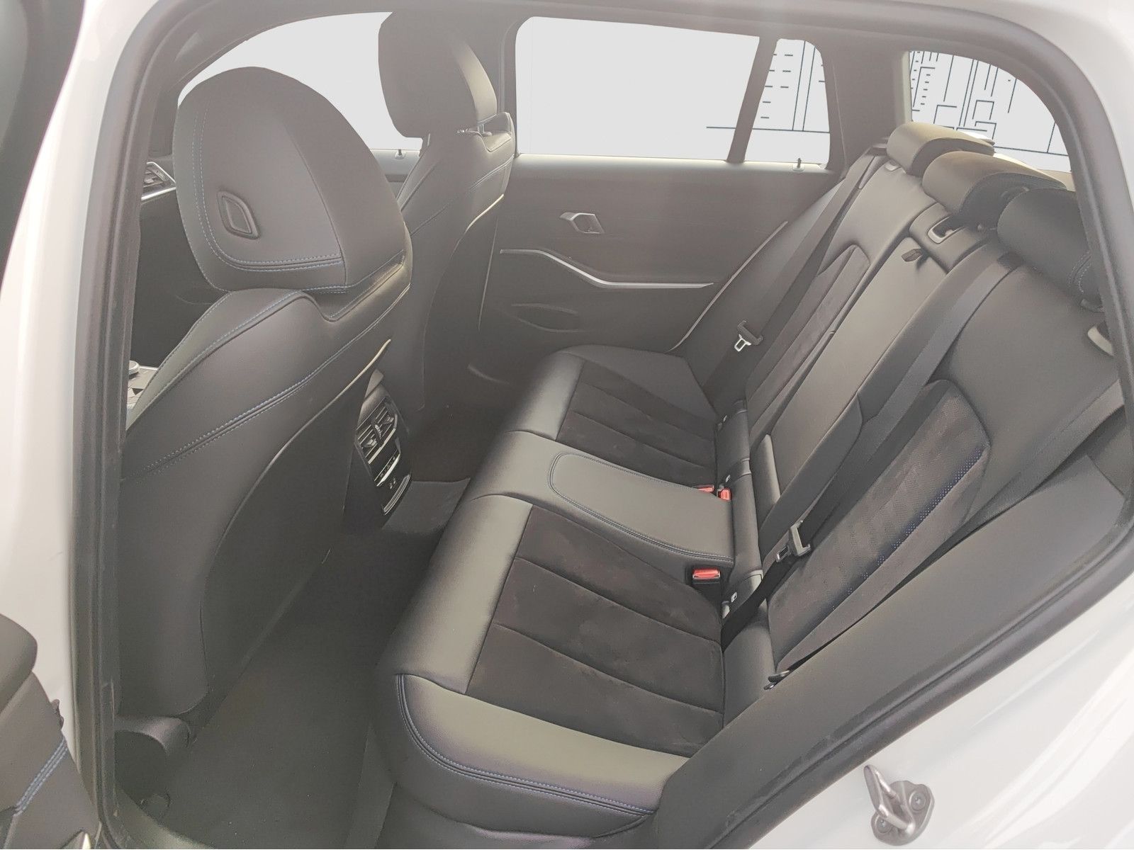 BMW 330e xDrive M Sport - Samsaru's Car Outlet