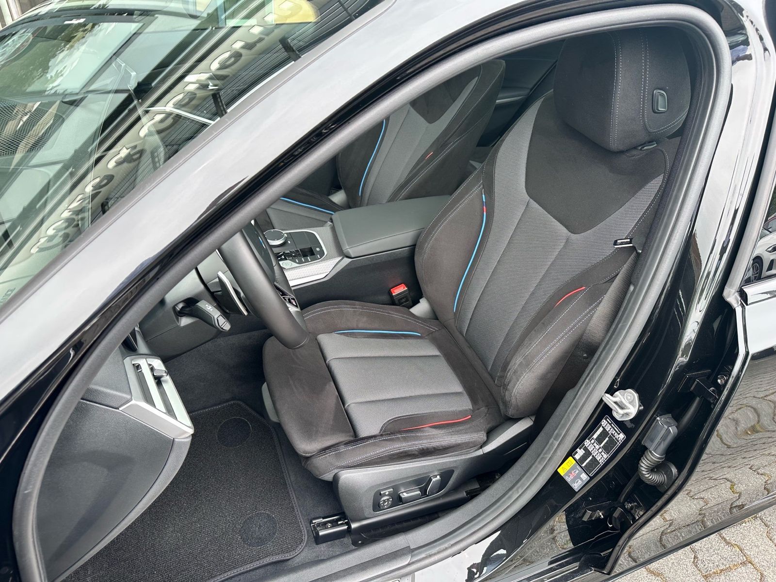 BMW 330e Touring M Sport //Pano H&K Stop&Go AHK