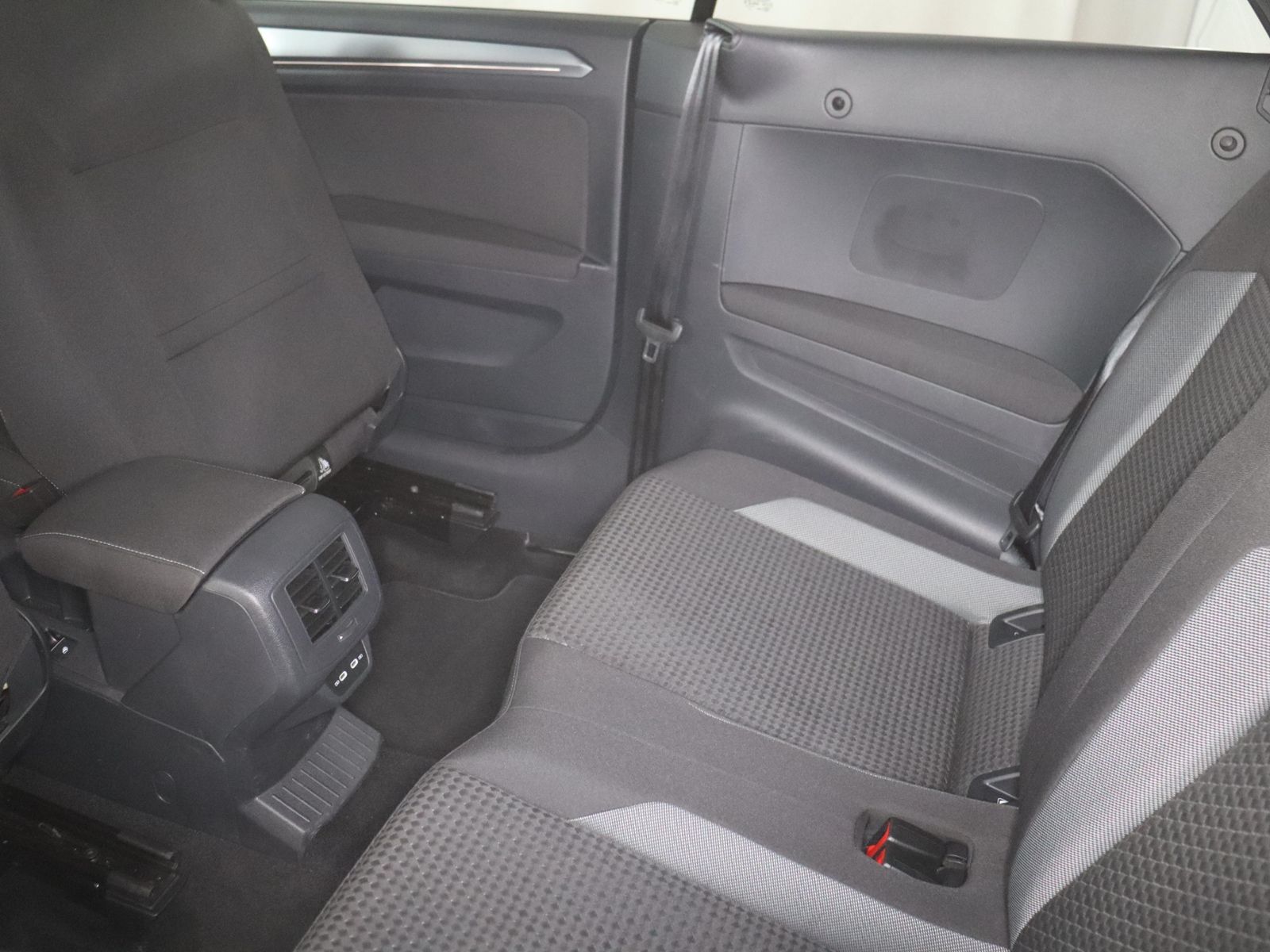Volkswagen T-Roc 1.0 TSI - Samsaru's Car Outlet