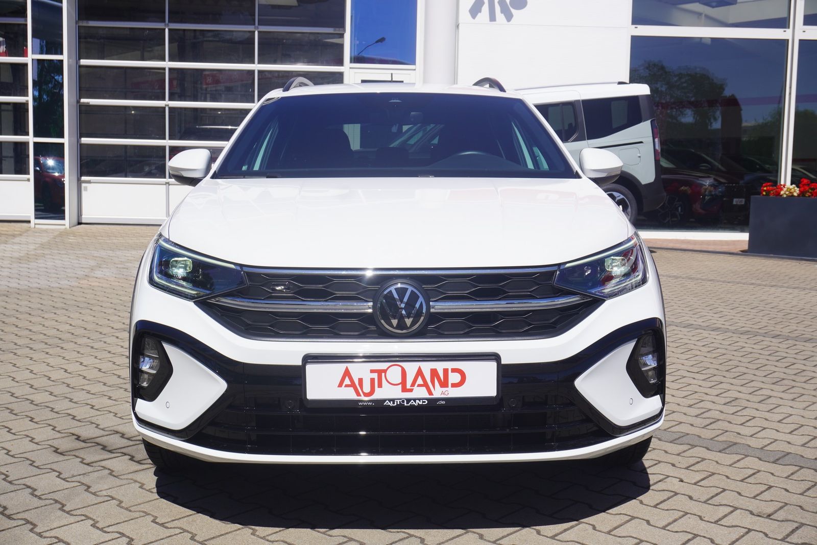Volkswagen Taigo 1.0 TSI DSG R-Line - Samsaru's Car Outlet