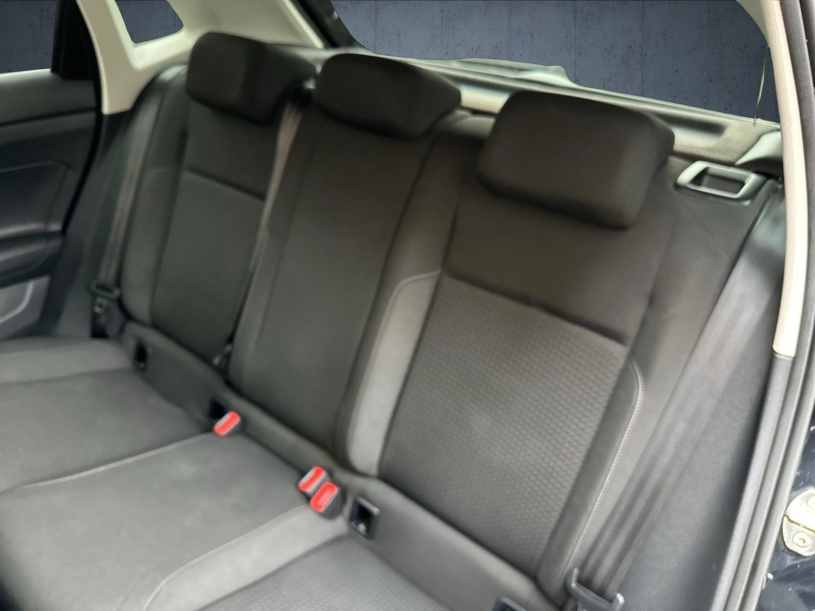 Volkswagen Polo Comfortline 1.0 TSI DSG - Samsaru's Car Outlet