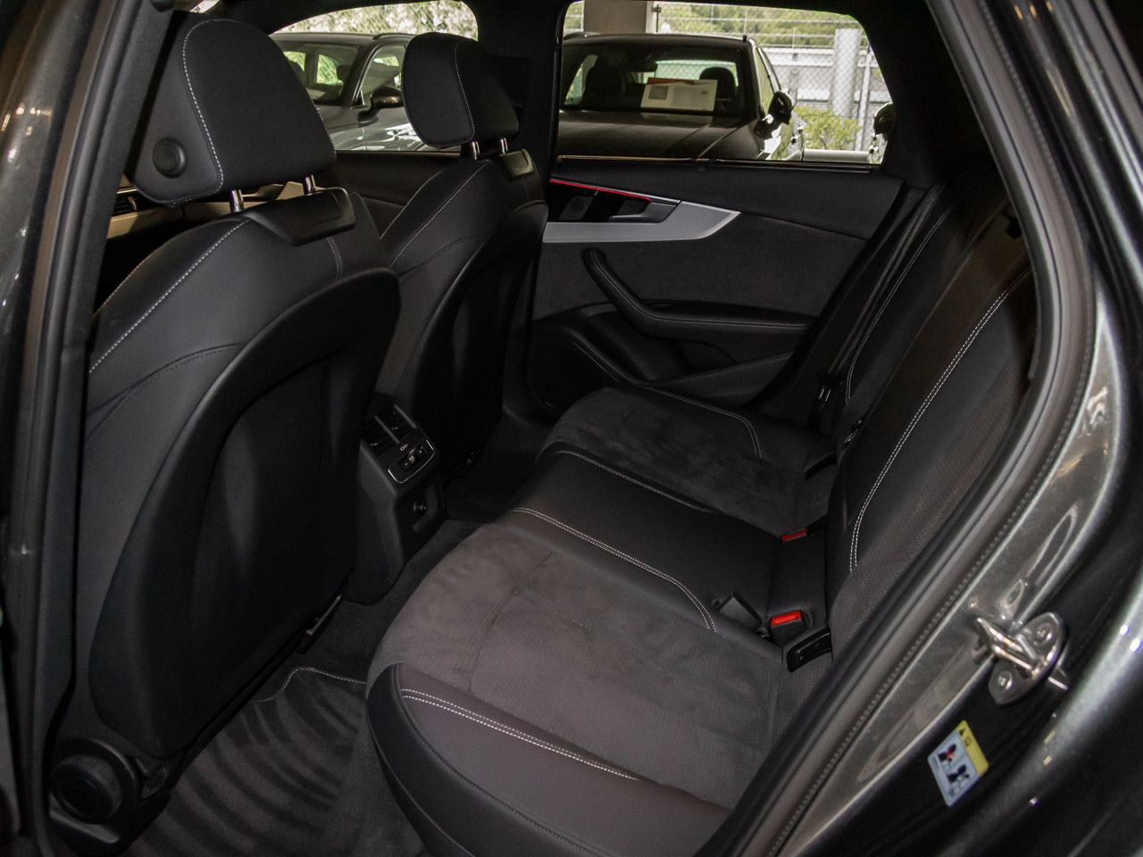 Audi A4 Avant 45 TFSI qu S line - Samsaru's Car Outlet