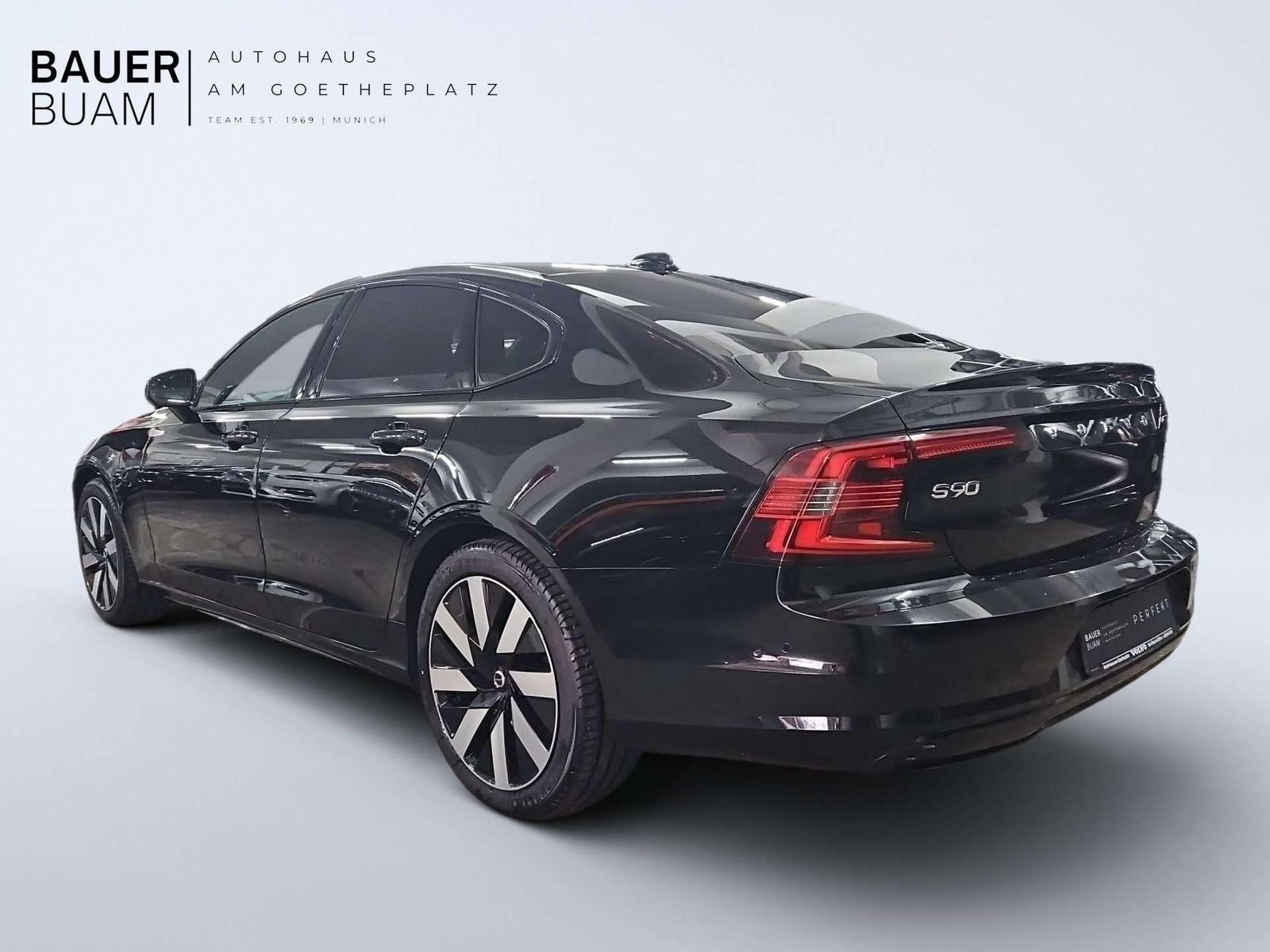 Volvo S90 Ultimate Dark Recharge Plug-In Hybrid AWD