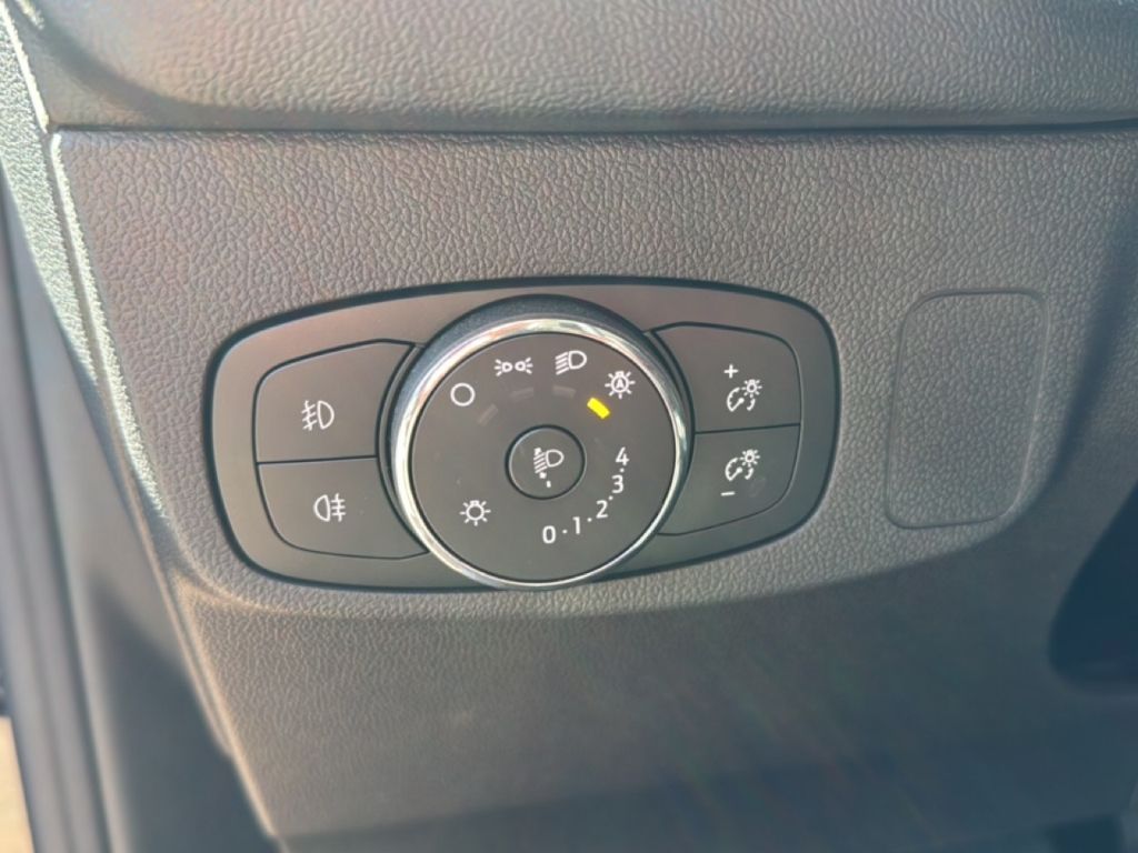 Ford Focus Turnier Titanium NAVI AHK LED ACC SHZ Appl