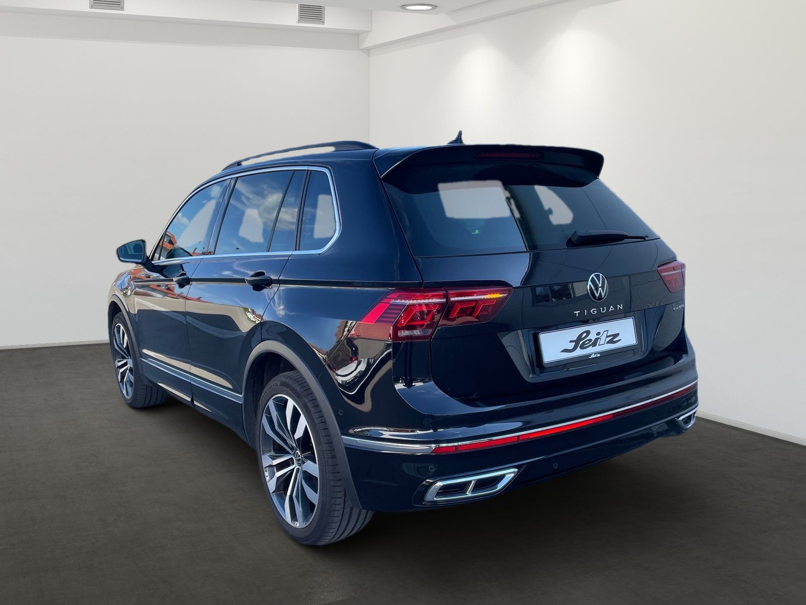 Volkswagen Tiguan 1.4 TSI eHybrid R-Line - Samsaru's Car Outlet