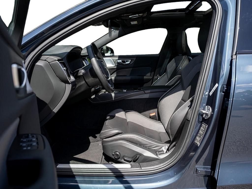 Volvo S60 T8 Ultimate Dark Recharge AWD ACC HUD PANO