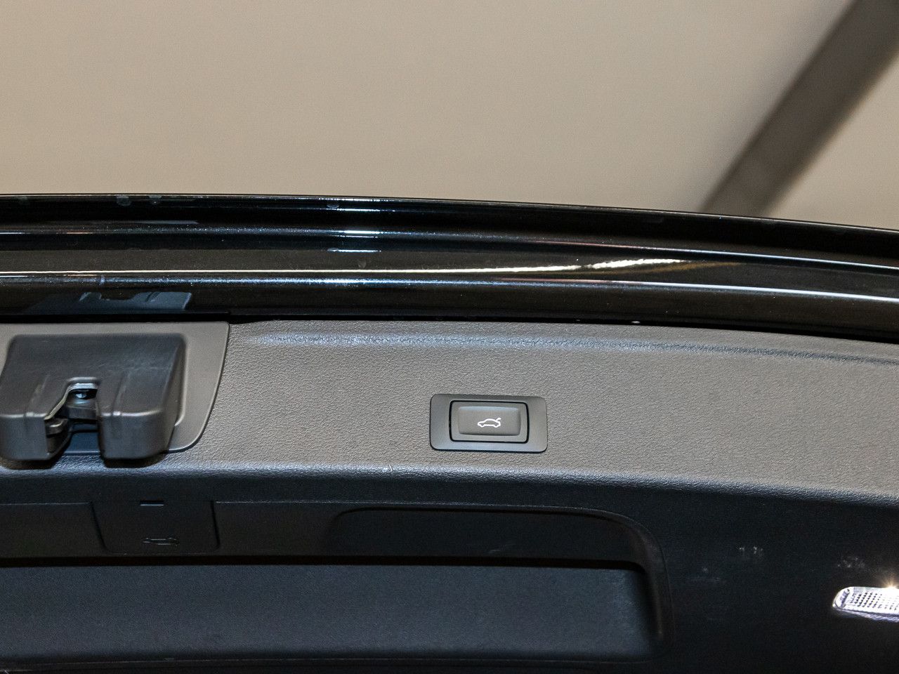 Audi A4 Avant 35 TFSI advanced - Samsaru's Car Outlet