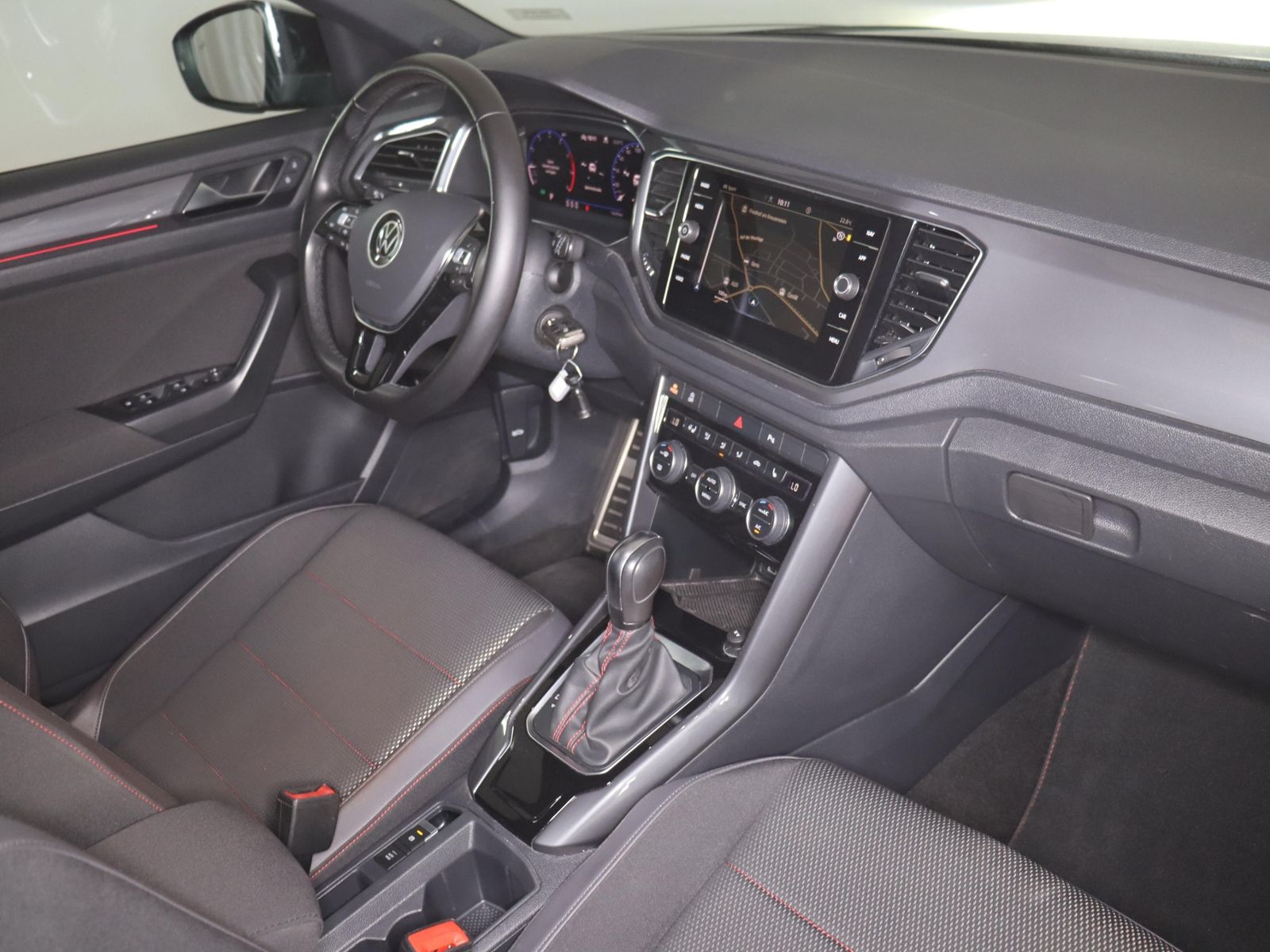 Volkswagen T-Roc R-Line - Samsaru's Car Outlet