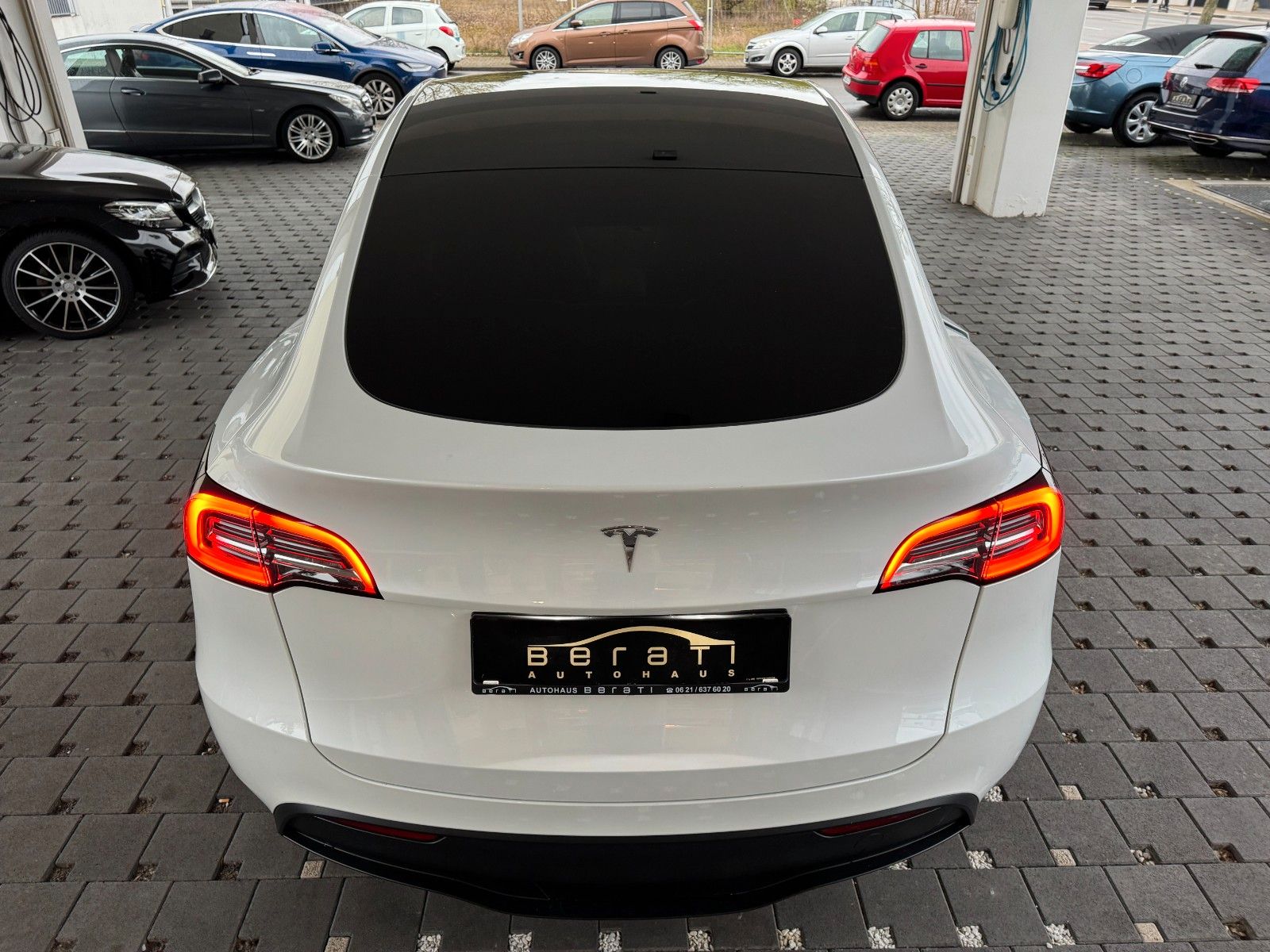 Tesla Model Y Premium Lang Range Allrad/581km 93% /AHK
