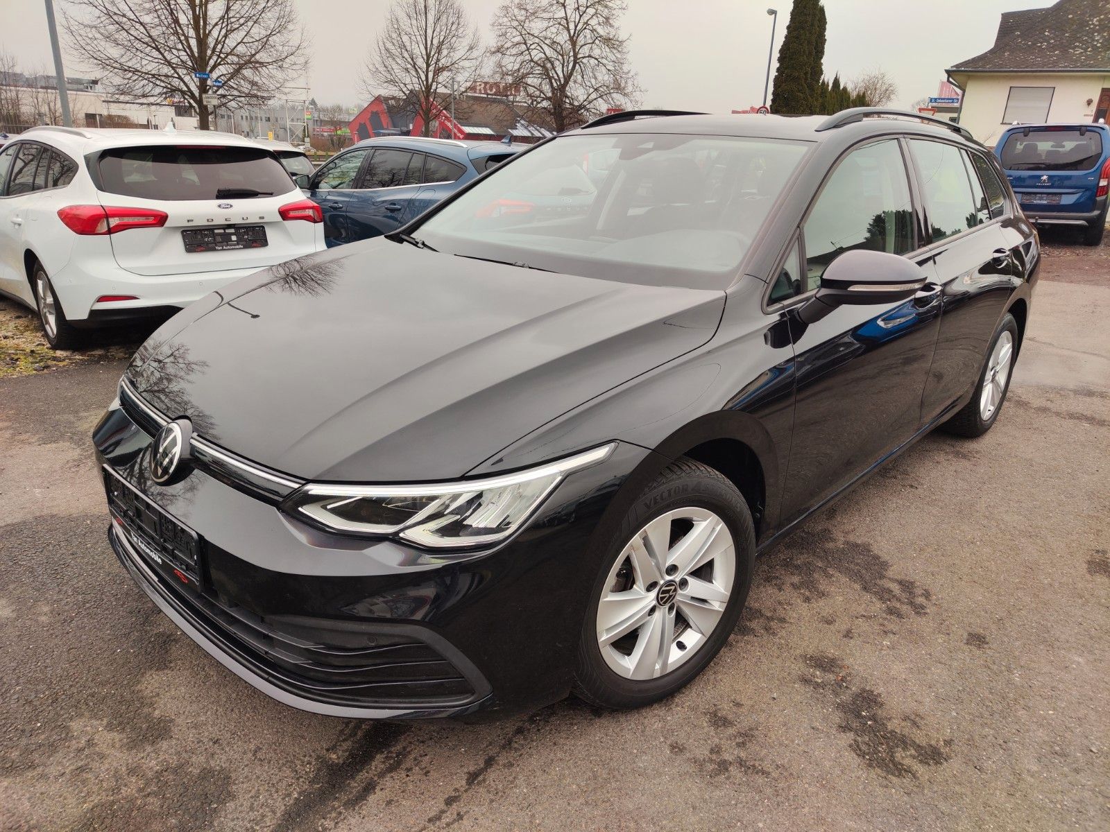 Volkswagen Golf VIII Variant Life eTSI DSG - Samsaru's Car Outlet